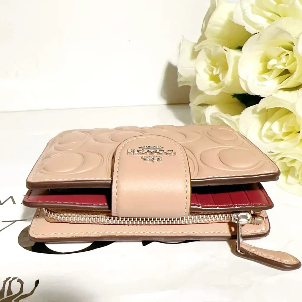 NWT Coach Medium Corner Zip Wallet With Signature Leather CM241