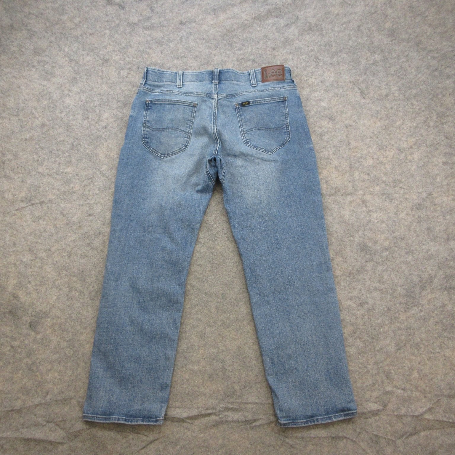 Lee Men’s Extreme Motion Straight Tapered Jeans Light Wash 36×29 Stretch Denim