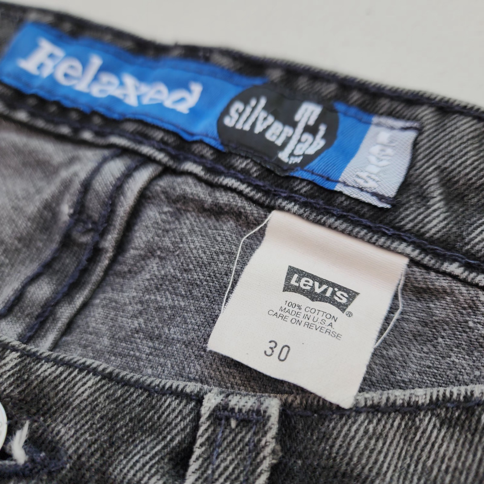 Levi’s Silvertab Relaxed Black Faded Denim Shorts sz 29