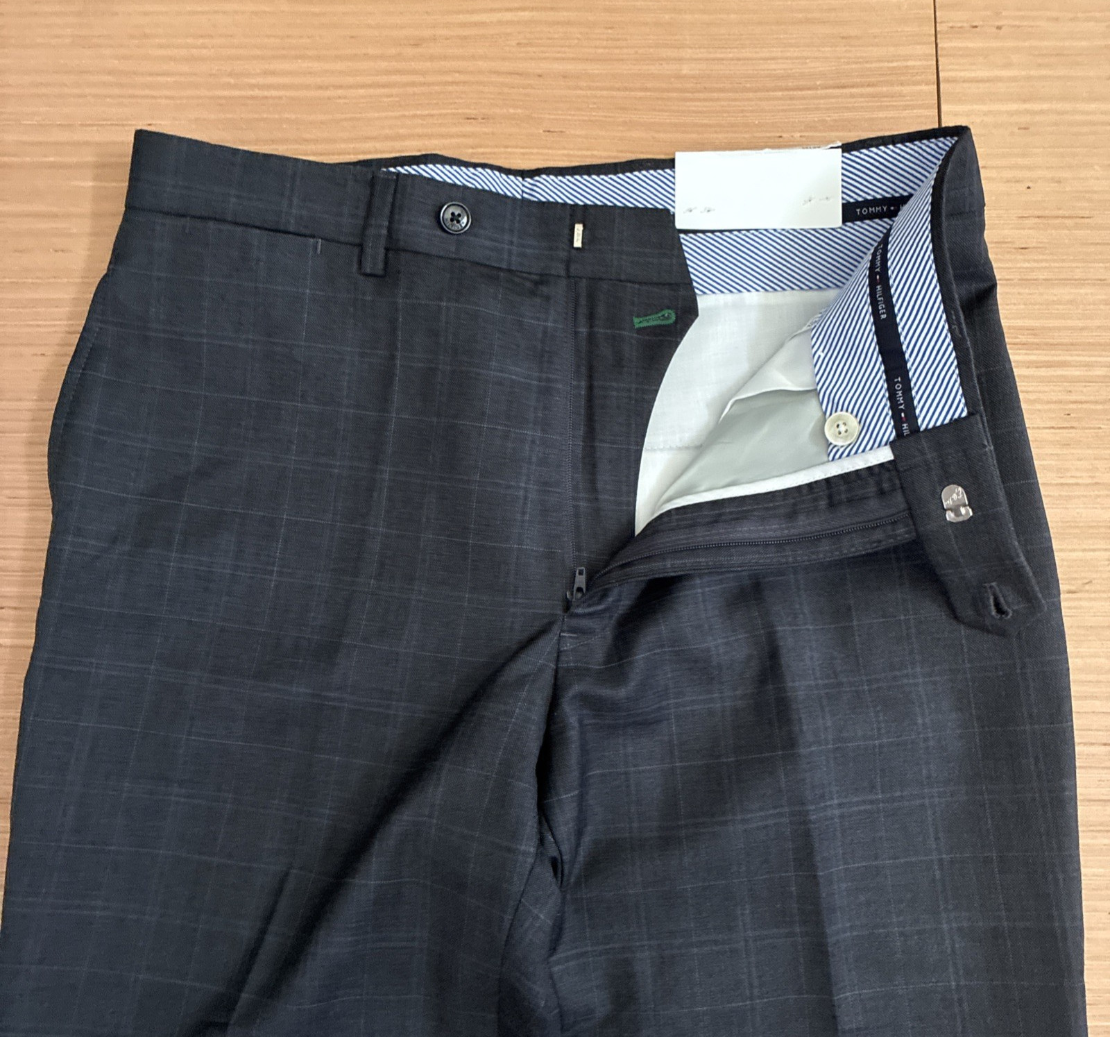 Tommy Hilfiger Men’s Size 32×32 Tailored Trim Fit 100% Worsted Wool Pants
