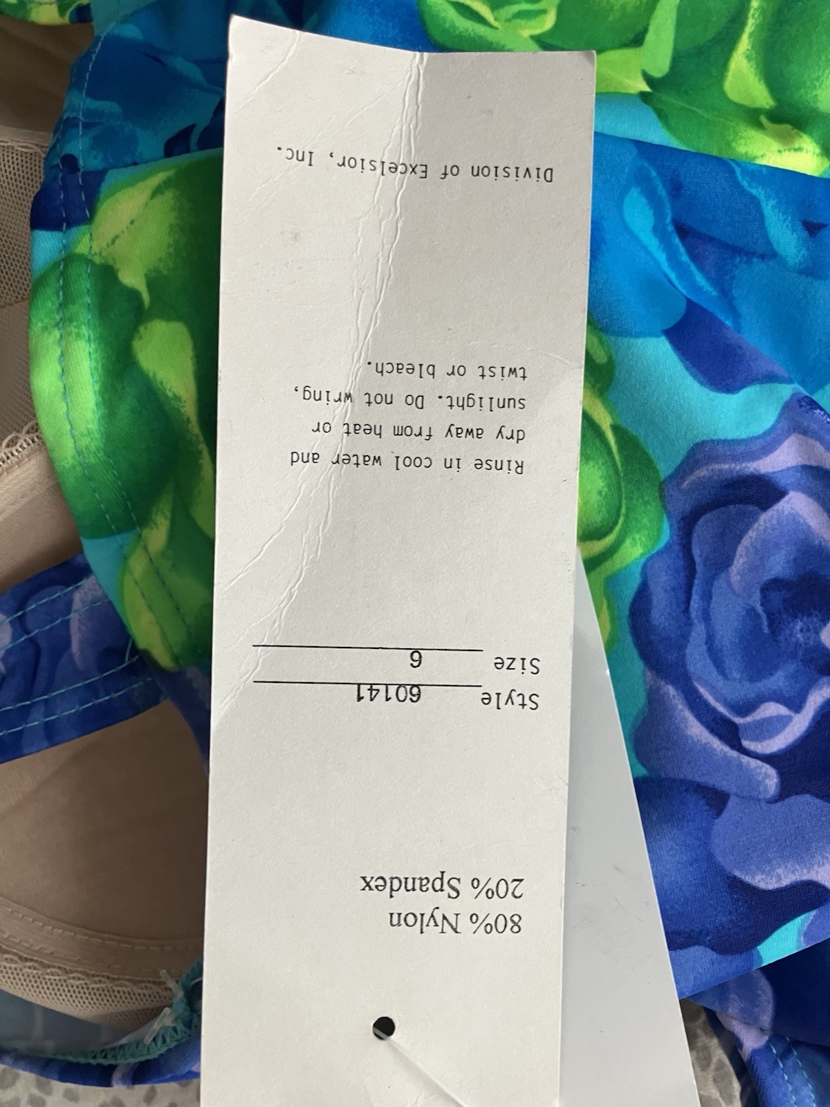 Beach Bay Swimsuit Size 6 Women’s 80% Nylon, 20% Spandex Blue Floral NWT