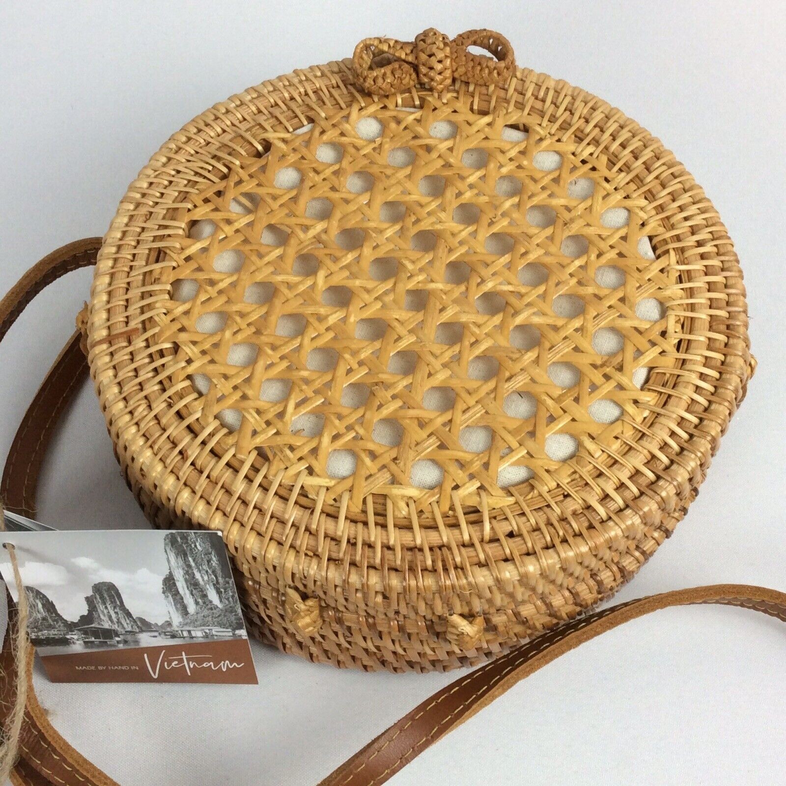Handmade Rattan Round Crossbody Bag Canning Front Leather Strap Hasp Bow Closure