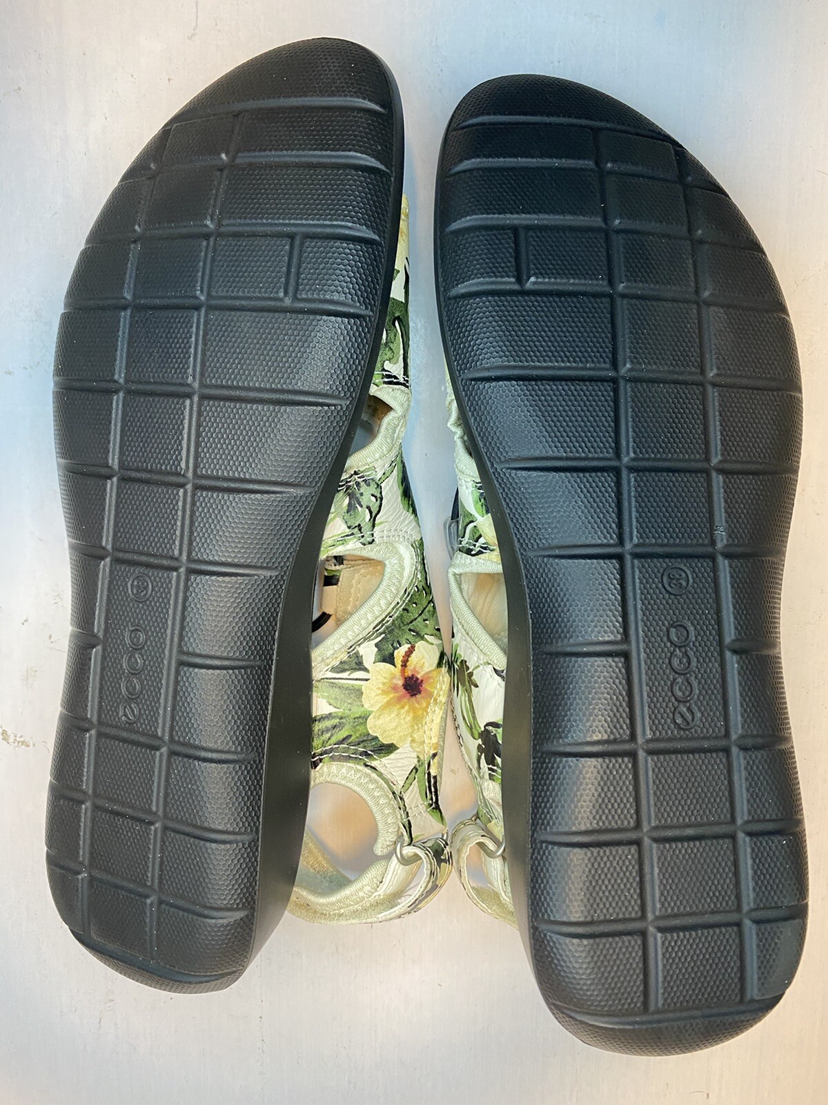 ECCO SOFT 5 Women’s Sandals Size 7 US /38 Cream Floral Toggle Laces Strap Back