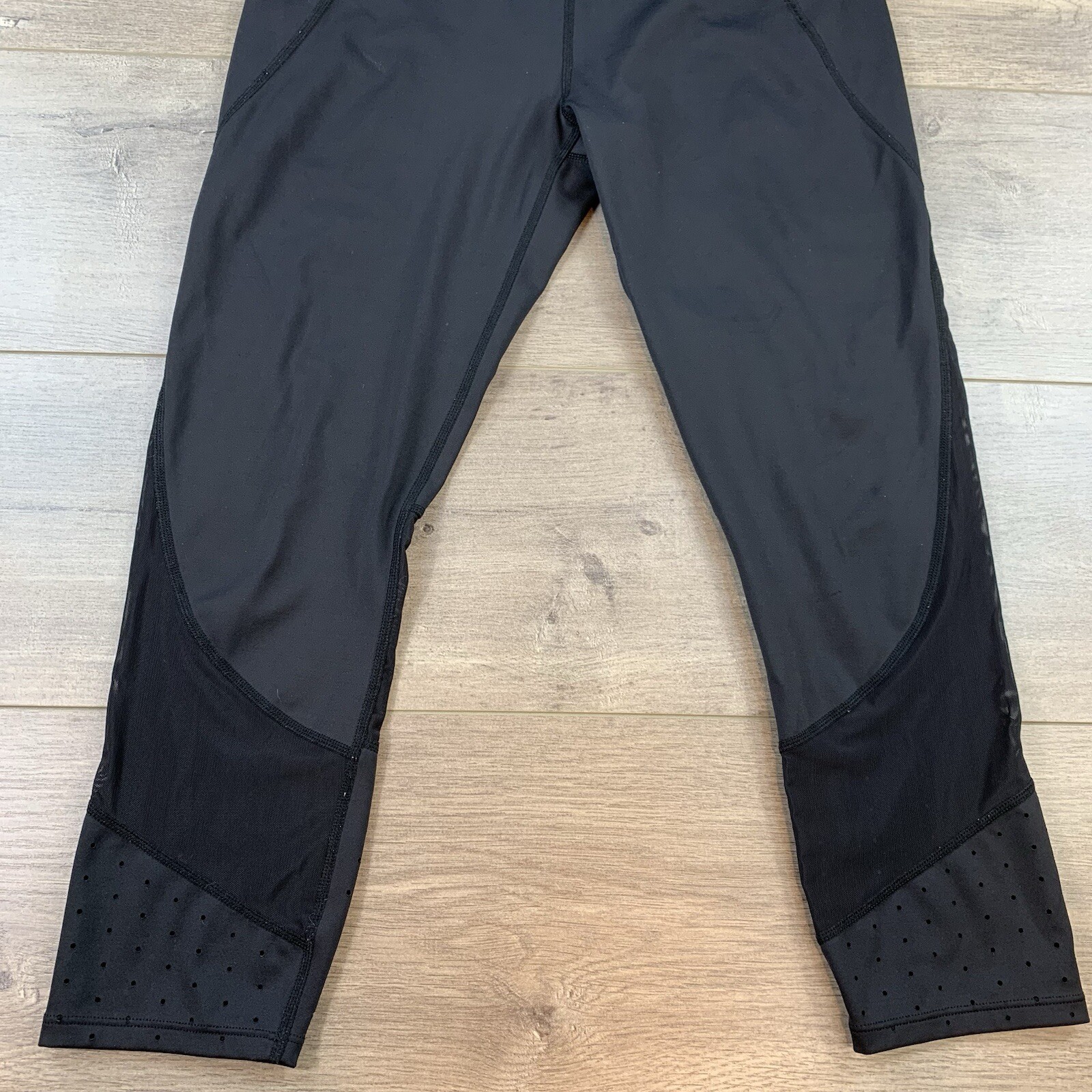 Athleta Laser Mesh Sonar Capri Leggings Women’s Small Black Activewear Workout