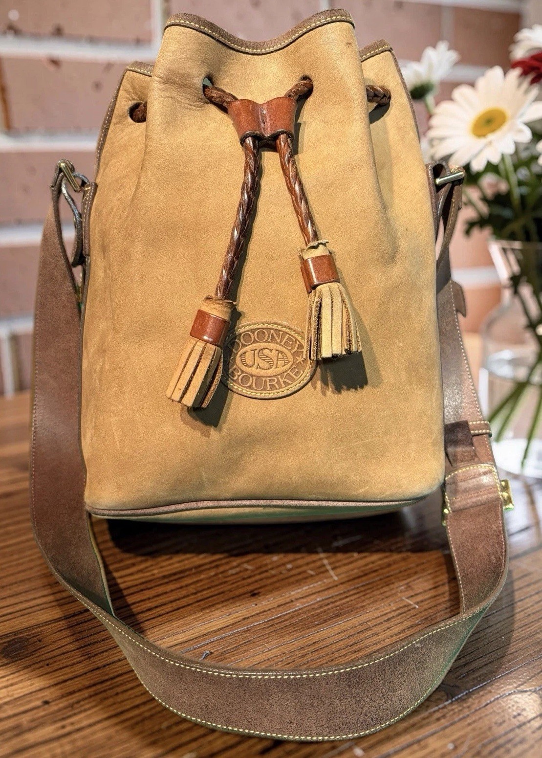 Dooney Bourke Vintage Saddle Tan Brown Bucket Drawstring Sac Bag Nubuck Leather