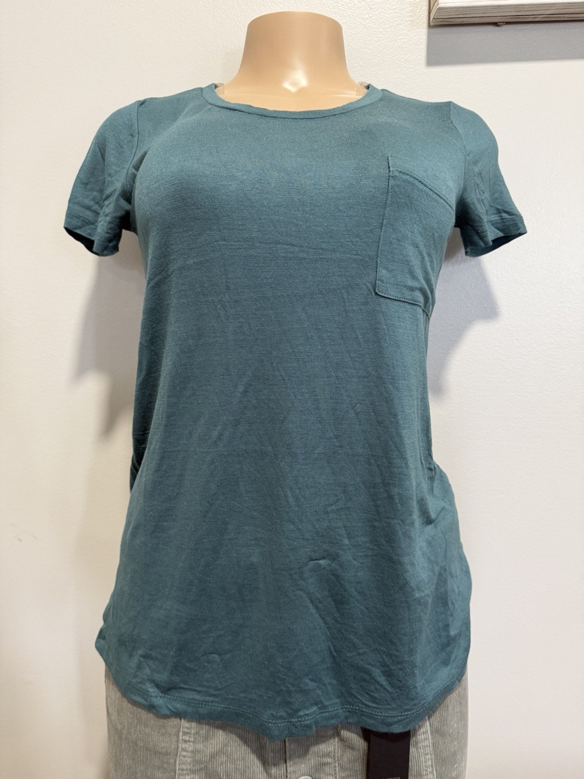 Women’s Basic T-Shirt large