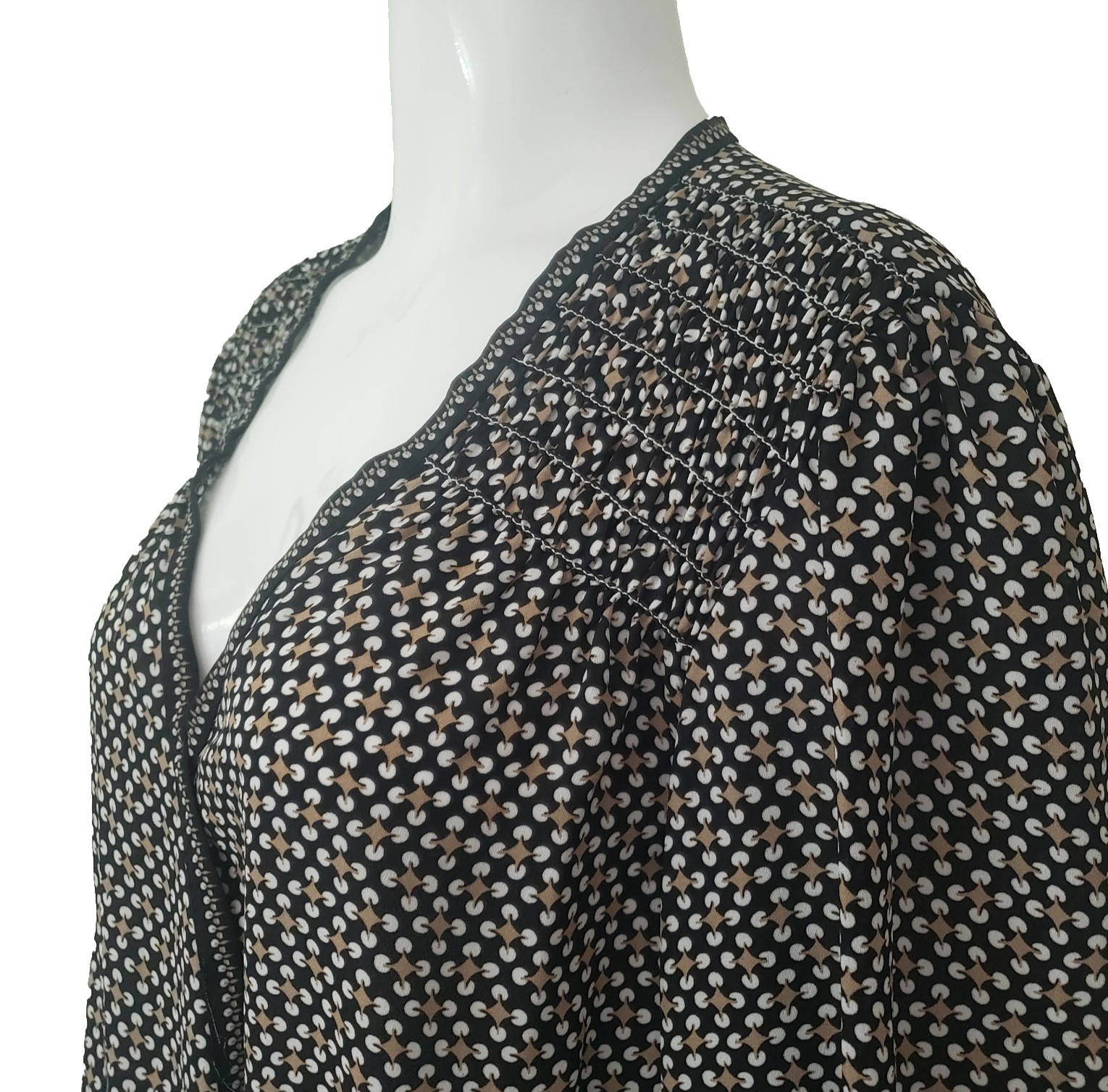 Max Studio Womens Large Long Sleeve Wrap V-Neck Black White Blouse Shirred Cuffs
