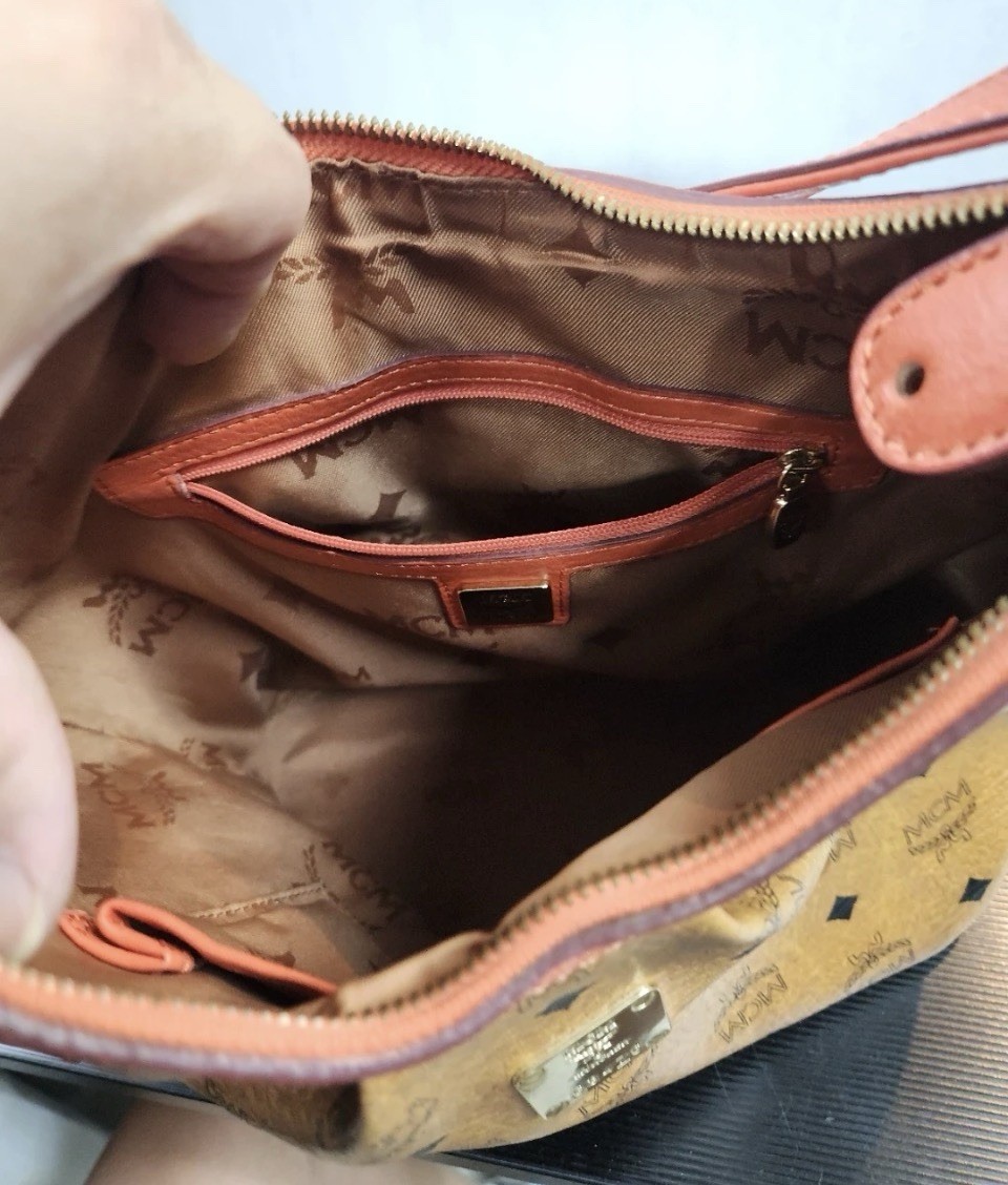 MCM Visetos Hobo slouchy, crescent-shaped shoulder