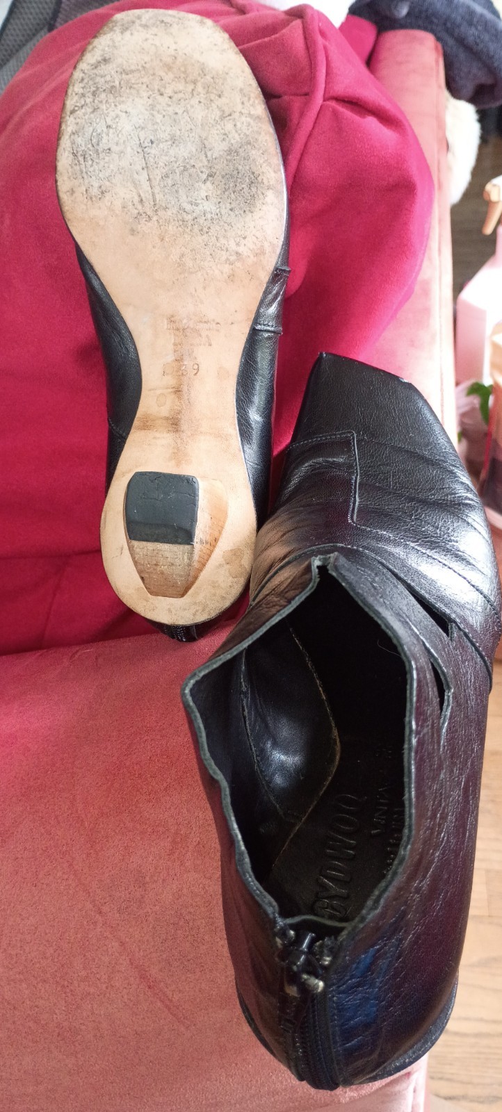 Cydwoq Black Vintage Handmade Leather Sandals