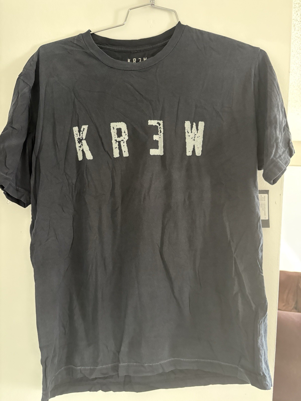 KR3W Men’s T-Shirt Medium Black Distressed Logo Graphic Skate Style New