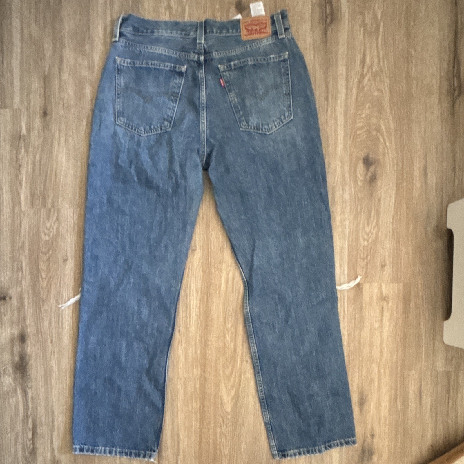 Levi’s Women Blue Denim Straight Fit Low Loose Low Rise Distressed Jeans