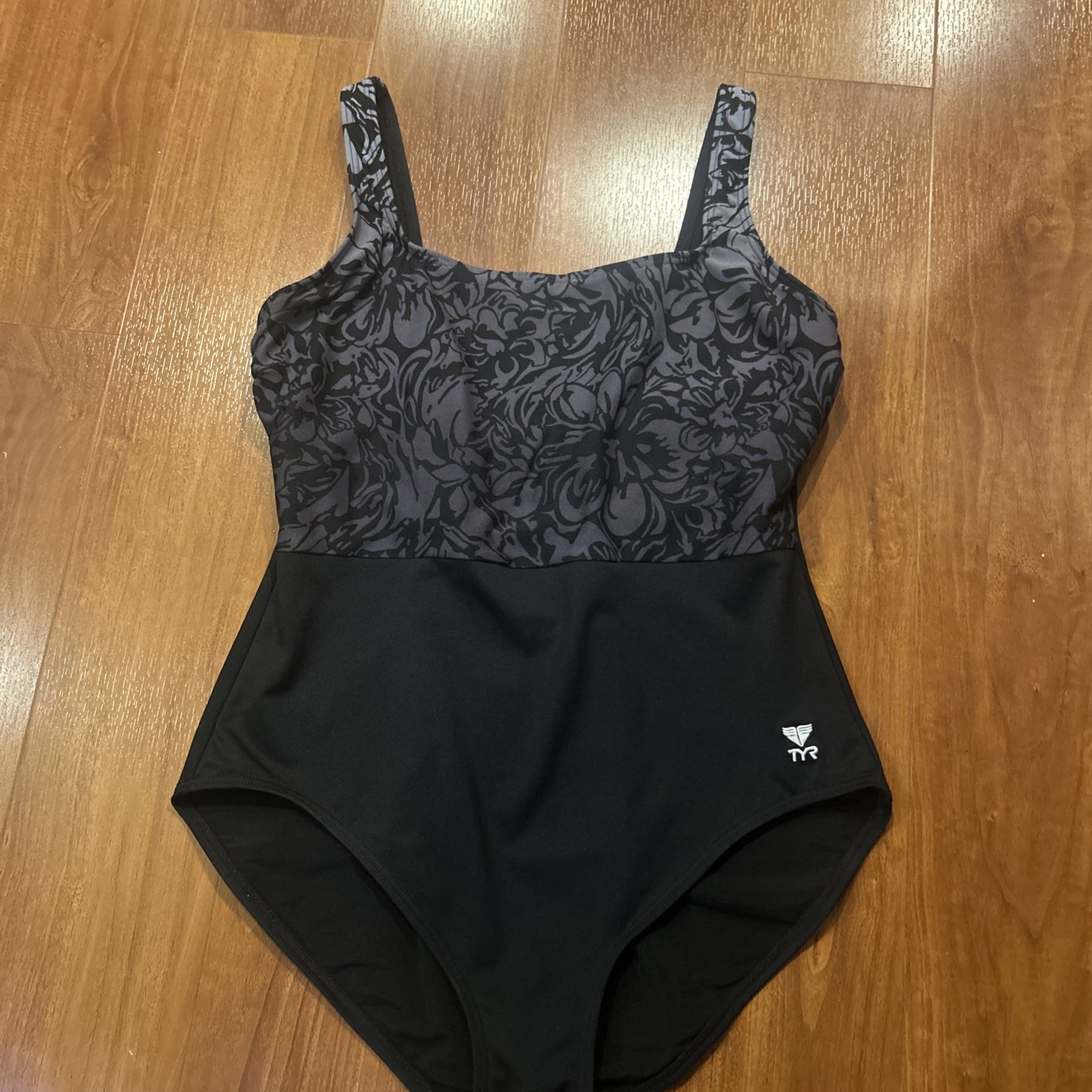 TYR Women’s Swimsuit Size 16 Beautiful Square Neckline
