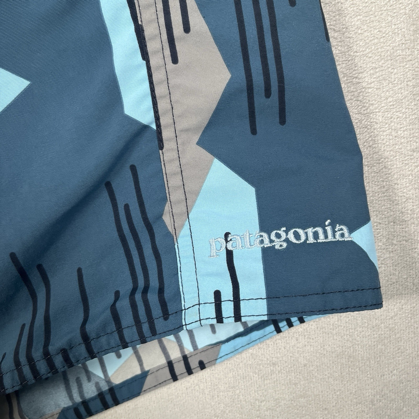 Patagonia Wavefarer Board Shorts Mens 29 Land Quilt:Sky Swimming 11″ Inseam