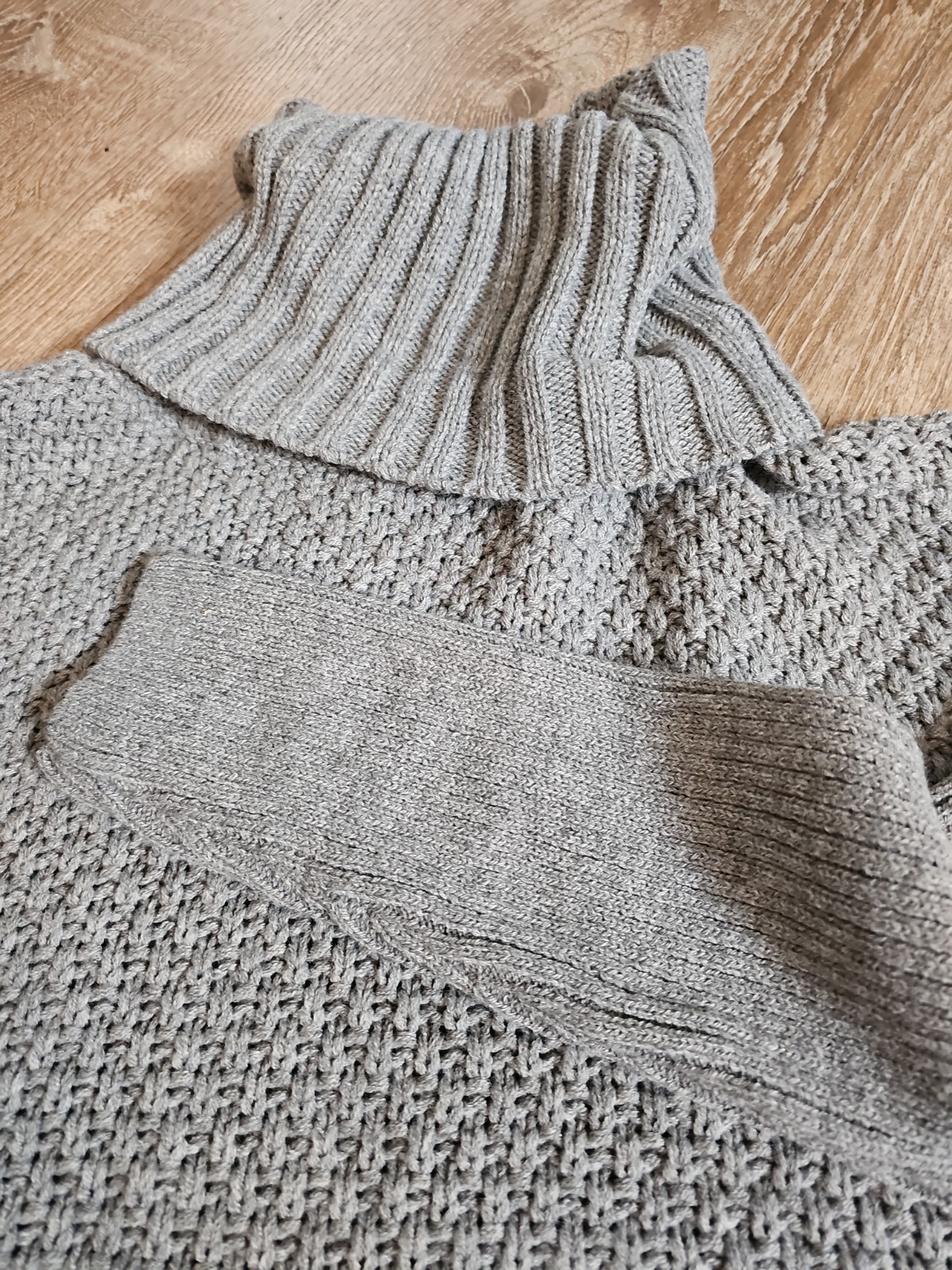 Doe & Rae Women’s Size S Slouch Contrast Cable Knit Gray Cowel Neck Sweater *NWT