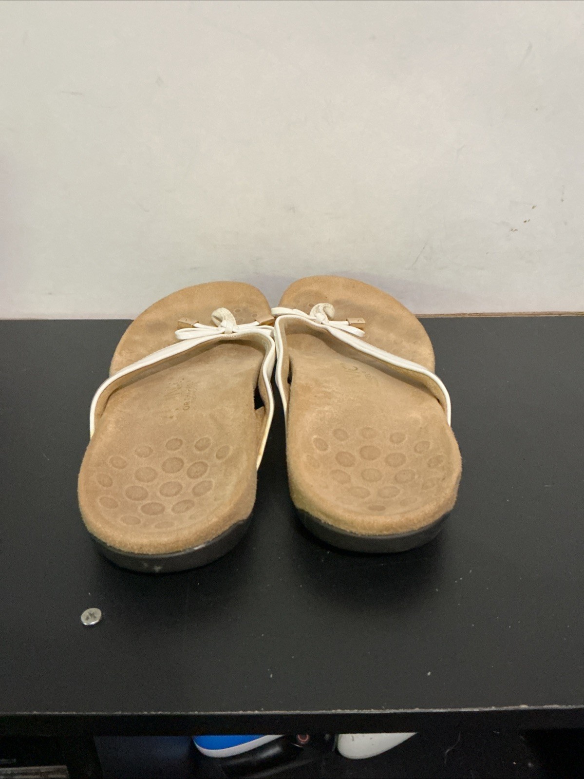 Vionic Bella II White Bow Patent Faux Leather Orthotic Flip Flop Sandals Sz 6