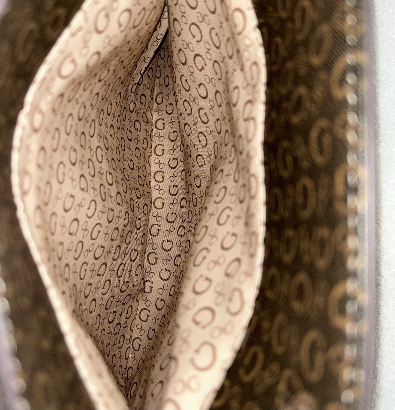 GUESS Brown Logo Tote Bag Zip Top Double Handles Silver Hardware Inner Pockets