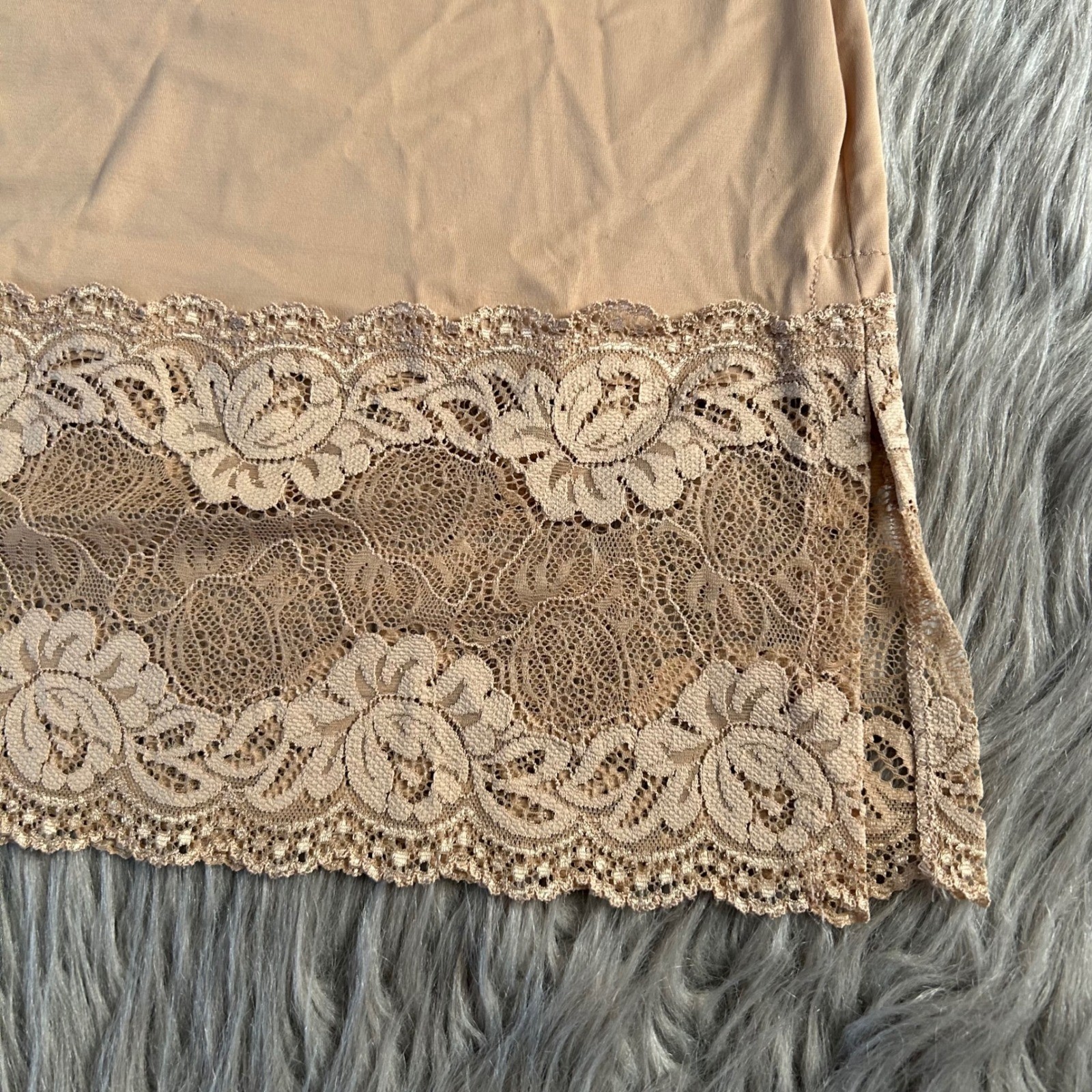 Vanity Fair Radiant Collection Half Slip Womens Size Small 18″ Brown Floral Lace