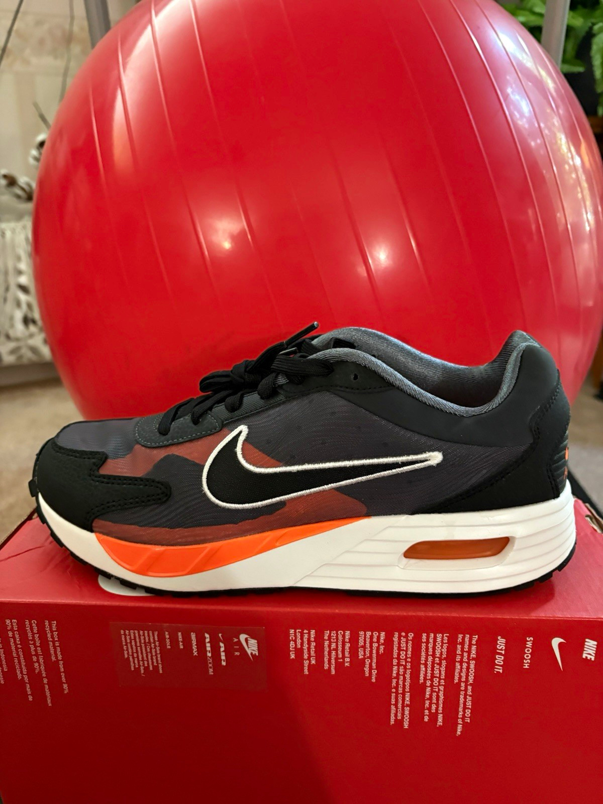 8M/9.5W Nike Air Max Solo SE. Black/Orange/White New w/ Box