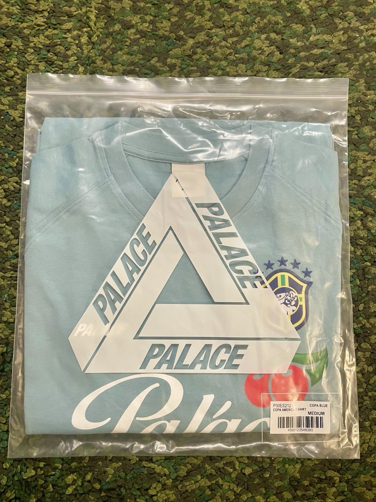 PALACE COPA AMERICA T-SHIRT COPA BLUE Medium, M. Football / Soccer, In Hand