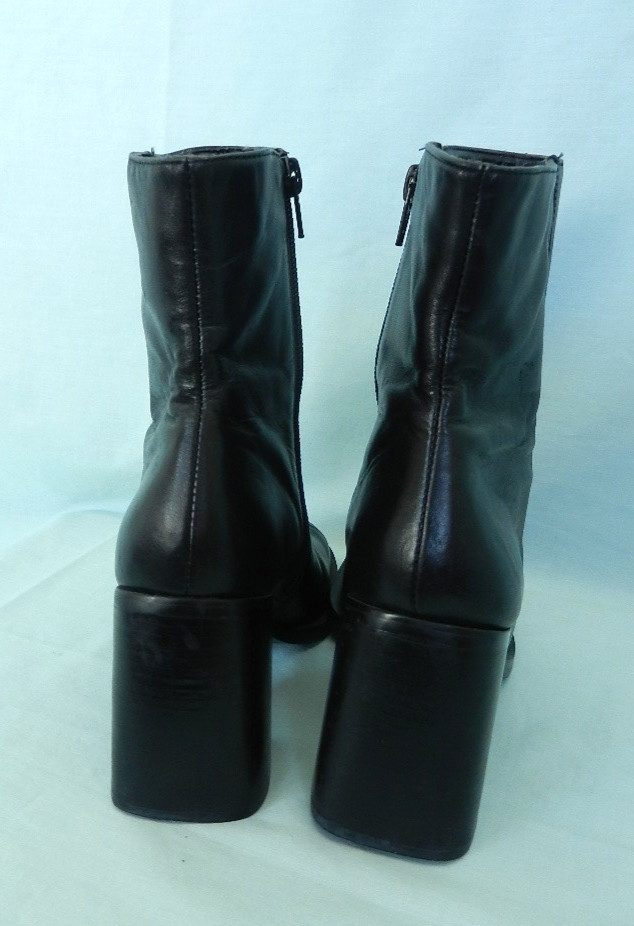CANDIE’S Y2K Black Leather 3.5″ High Chunky Heels Square Toes Ankle Booties, 8M