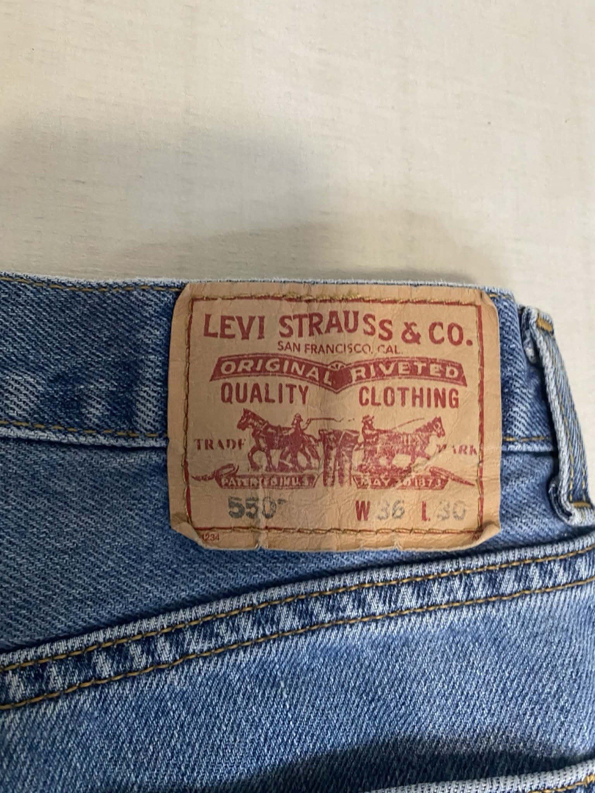 Vintage Levi’s 550 Men’s Relaxed Straight Jeans Blue Medium Wash Cotton Y2K 8