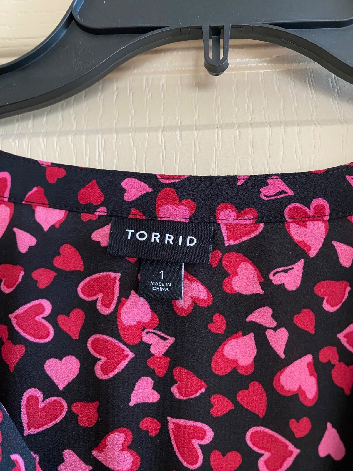 Torrid Top Blouse Womens 1x Heart Pink Black Georgette Business Casual Valentine