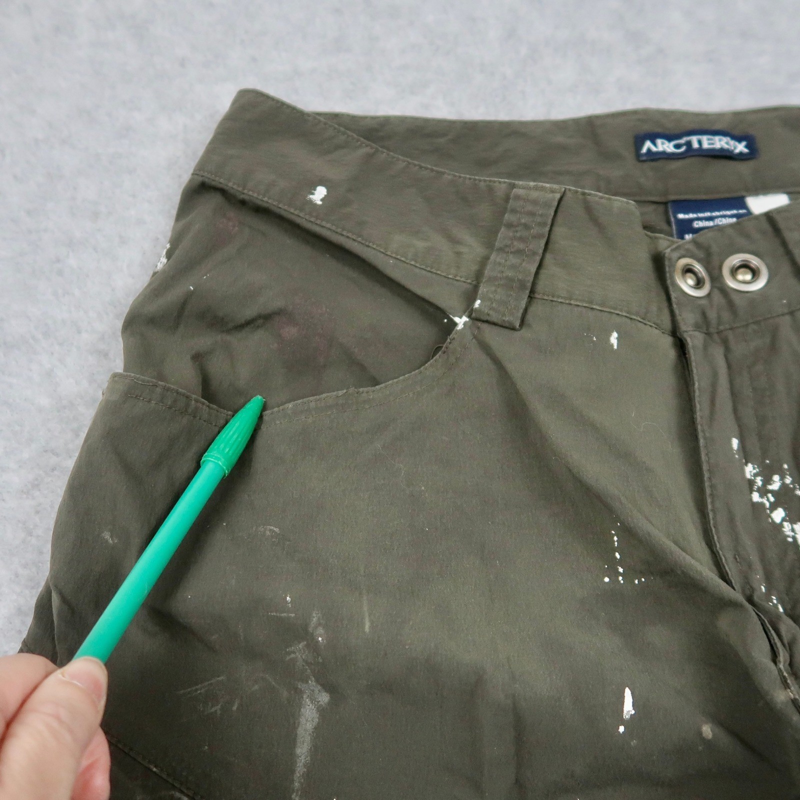 Arcteryx Mens Cargo Pants Size 30 Olive Green Distressed Paint Splatter Outdoor