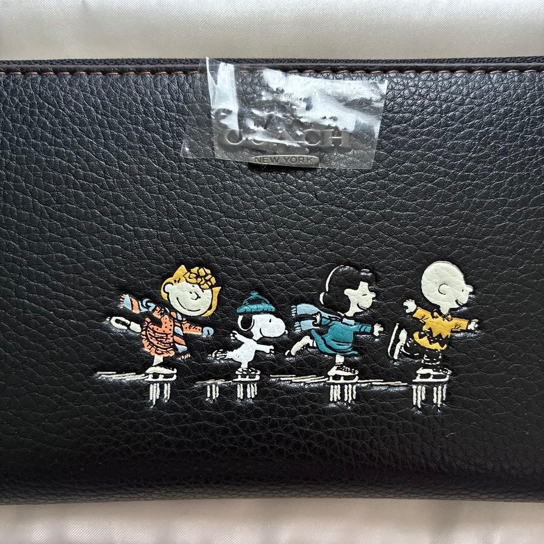 New COACH Snoopy Peanuts Zip Wallet