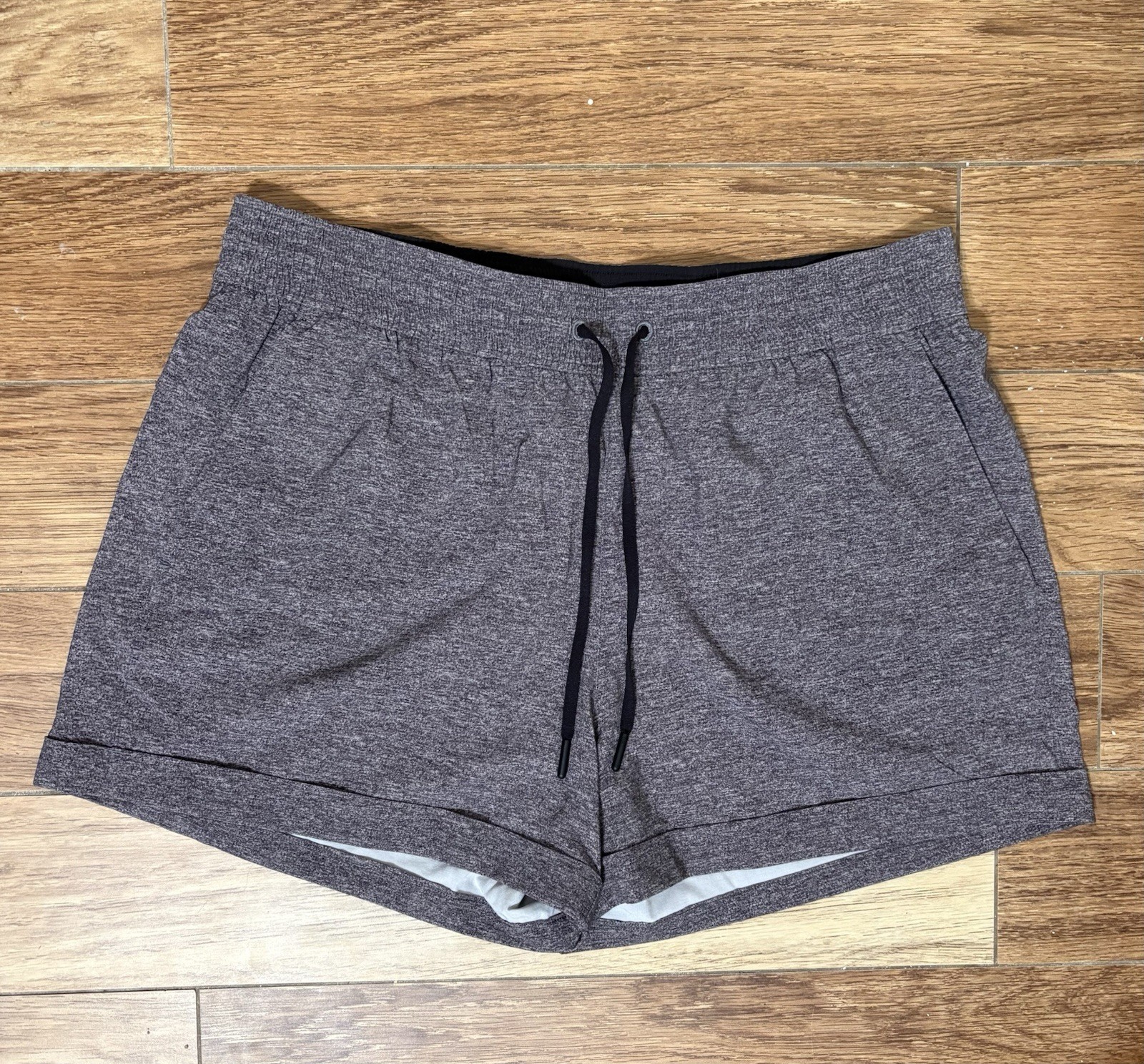 Lululemon Women’s Heather Lux Multi Black Spring Break Away Shorts II 3″ Size 12