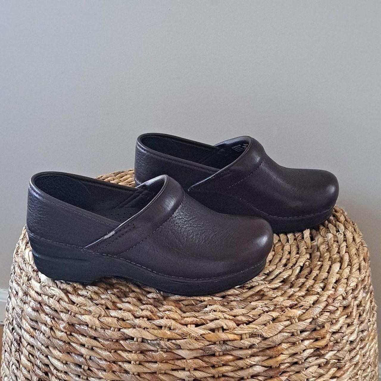 Dansko Brown Leather Professional Clogs Womens EU 37 US 6.5-7 Excellen