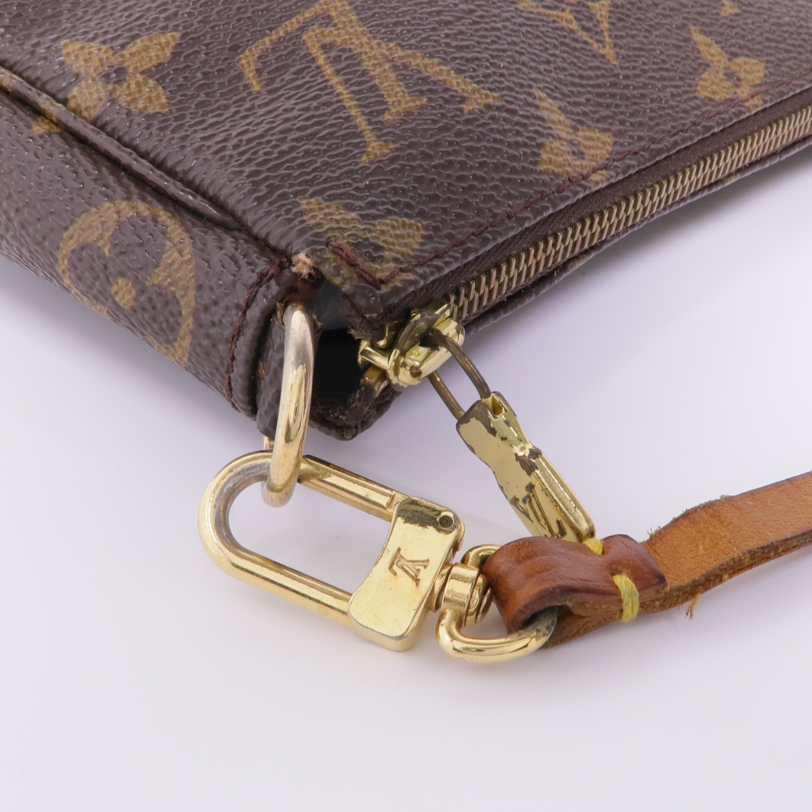 LOUIS VUITTON LV GHW Pochette Accessoires Pouch Handbag M51980 Monogram Brown