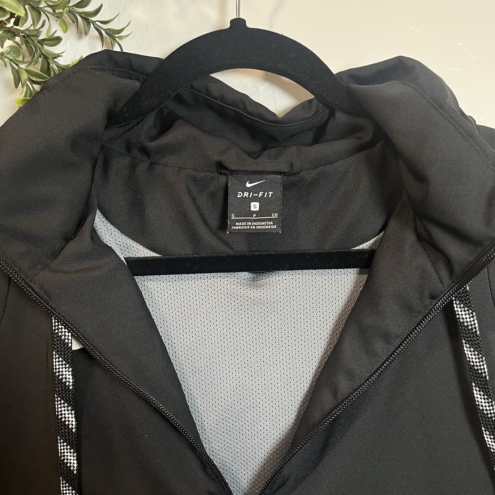 Nike Dri-FIT Hooded Jacket Men’s S Black Full Zip Running 897173-010
