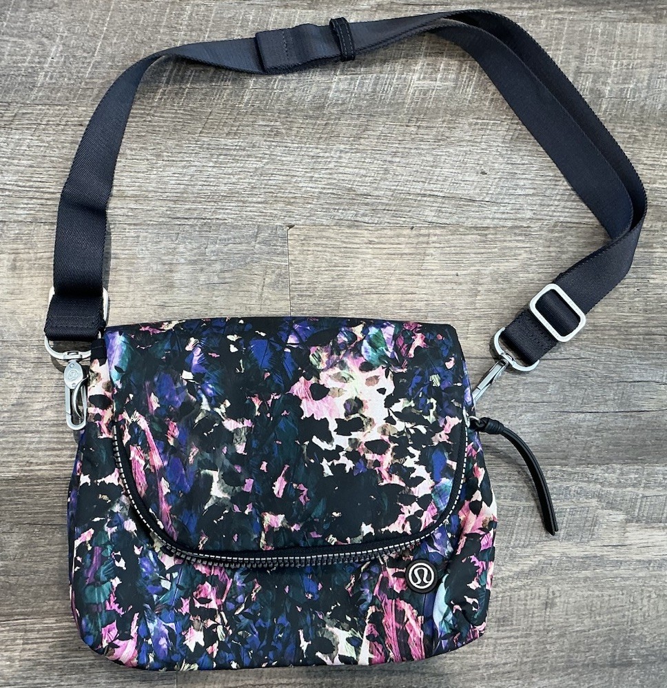 NWOT LULULEMON Party Om Bag Floral Backdrop Black Multi/Deep Coal Crossbody