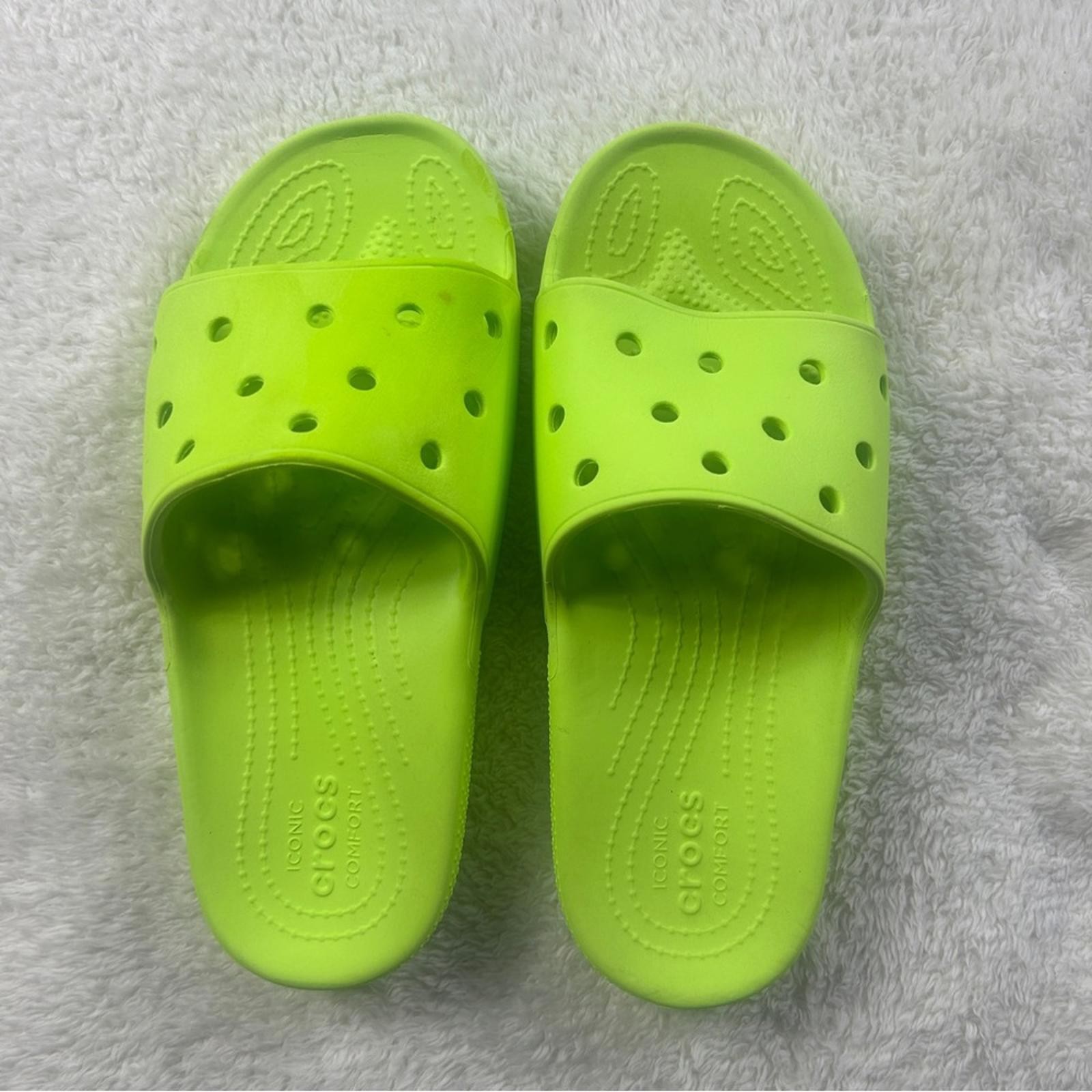 Crocs Classic Slide Sandals Neon Lime Green Unisex Lightweight Pool Shower Shoes
