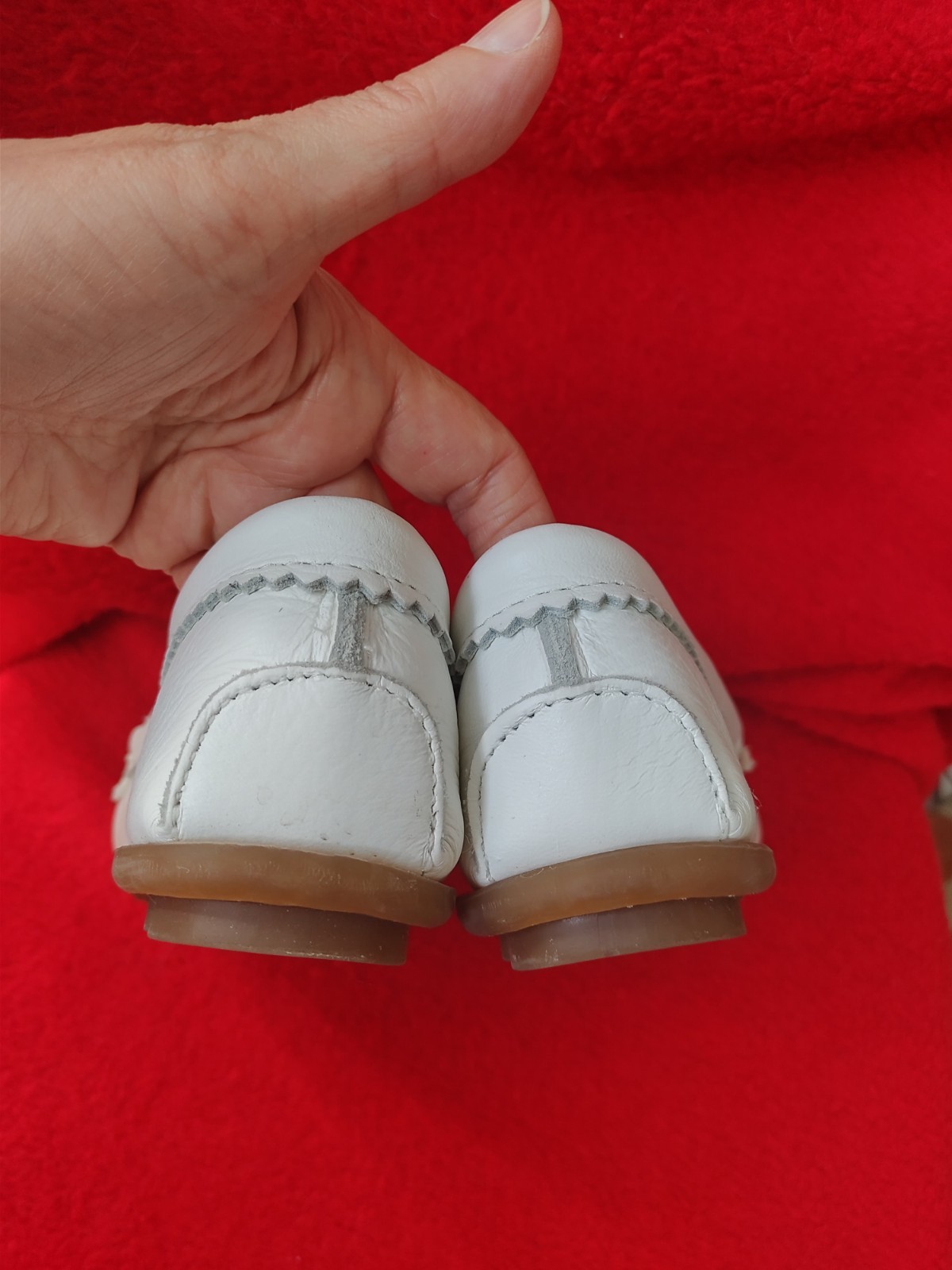 Minnetonka 9 white leather 10 flats native Indian moccasins fringe flats shoes w