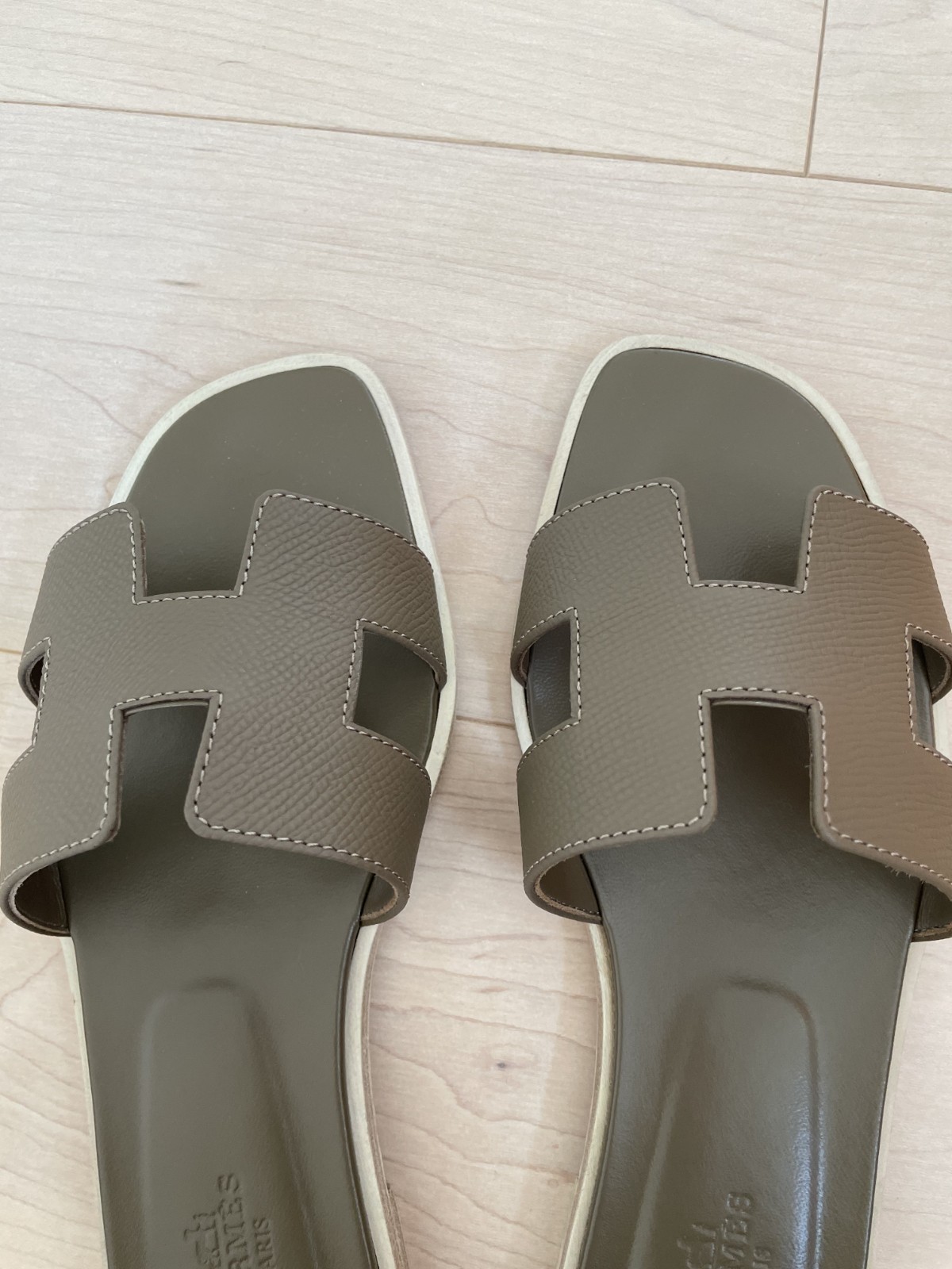 Size 38 EU Brand New Hermes Etoupe Epsom Calfskin Oran Sandals