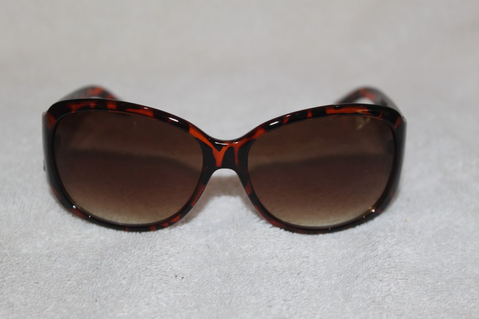 Women’s Oversized Tortoise Shell Sunglasses – Brown Gradient Lenses