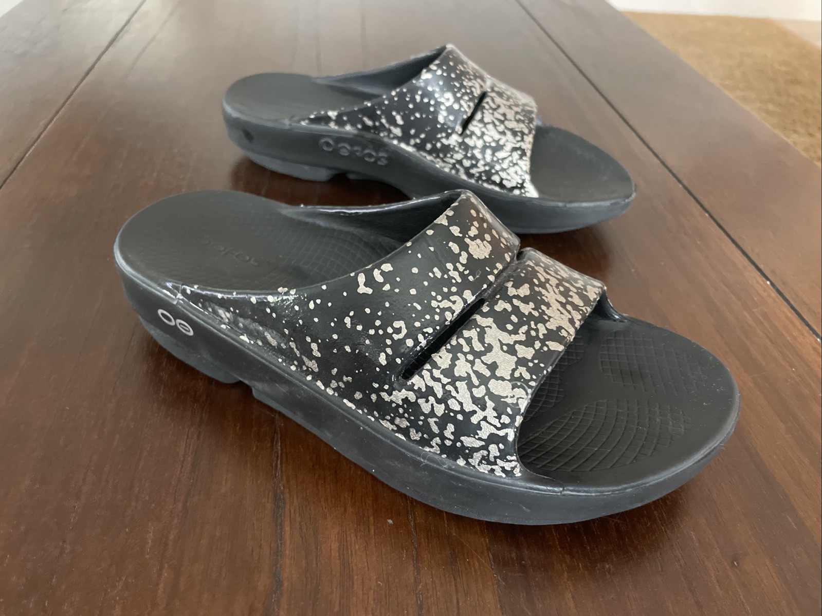 Oofos Ooahh Sport Flex Recovery Slides Unisex M5/W7/EU38 Champagne Pop