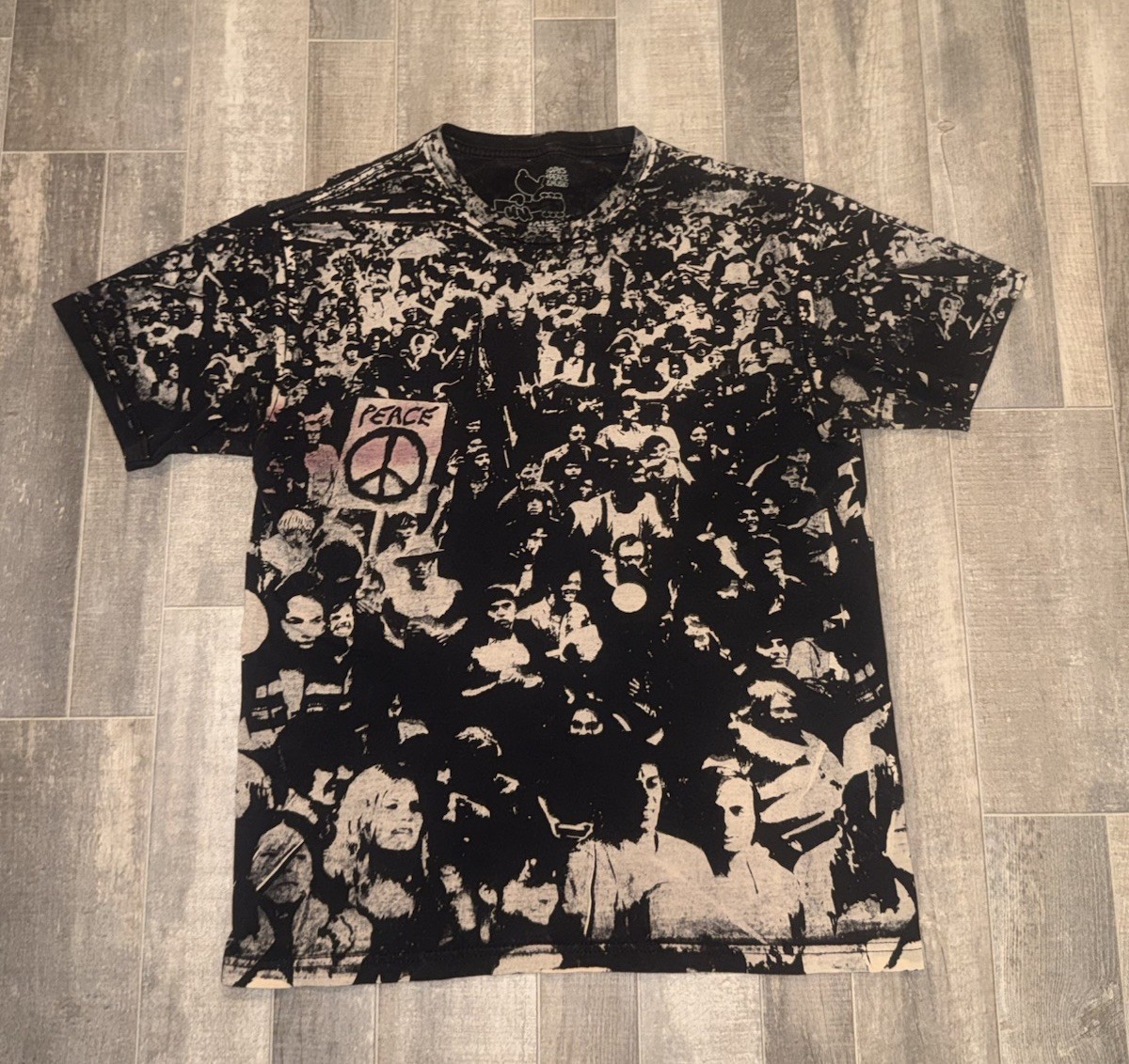 Vitnage 2009 2000s Woodstock Peace Music All Over Print Band Tee T-Shirt Medium