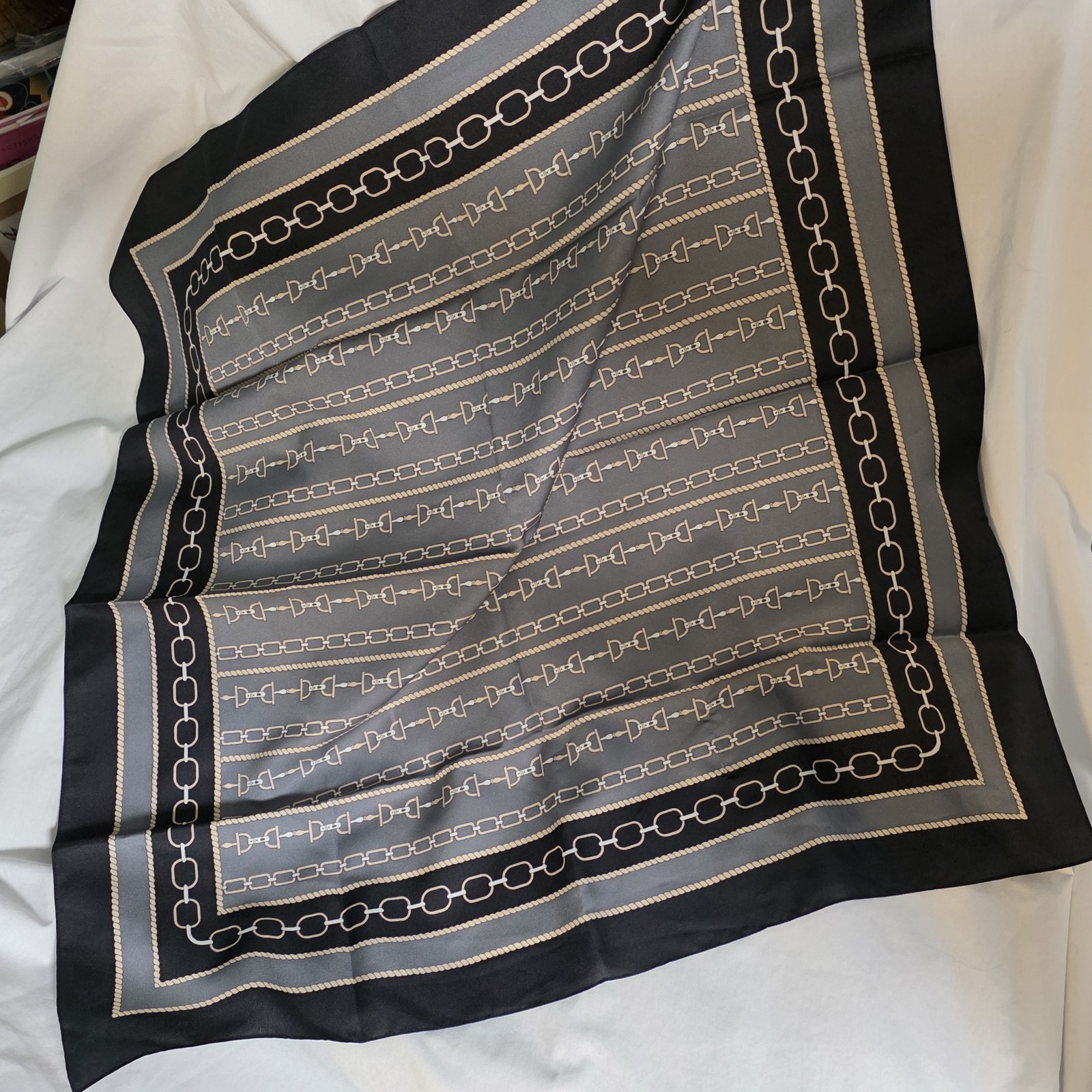 Winkles Scarf 27″×27″ Links In A Chain