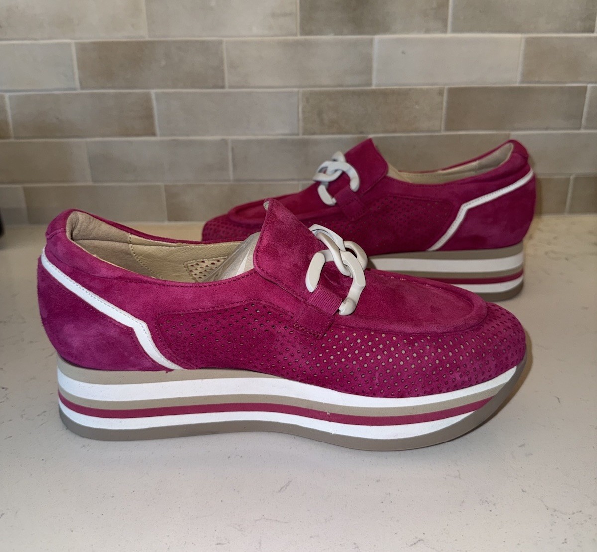 Softwaves Cadie Fuchsia Pink Chain Suede Slip On Platform Shoes EU 40 US 9-9.5.