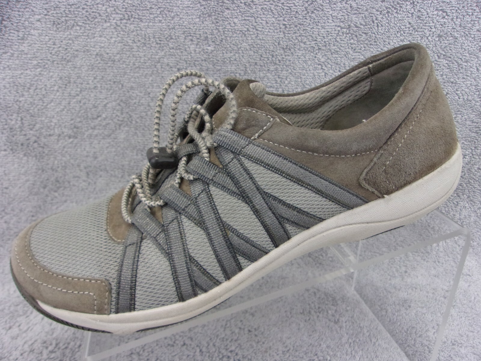 Dansko women’s tan and gray suede synthetic mesh bungee running sneakers US9.5