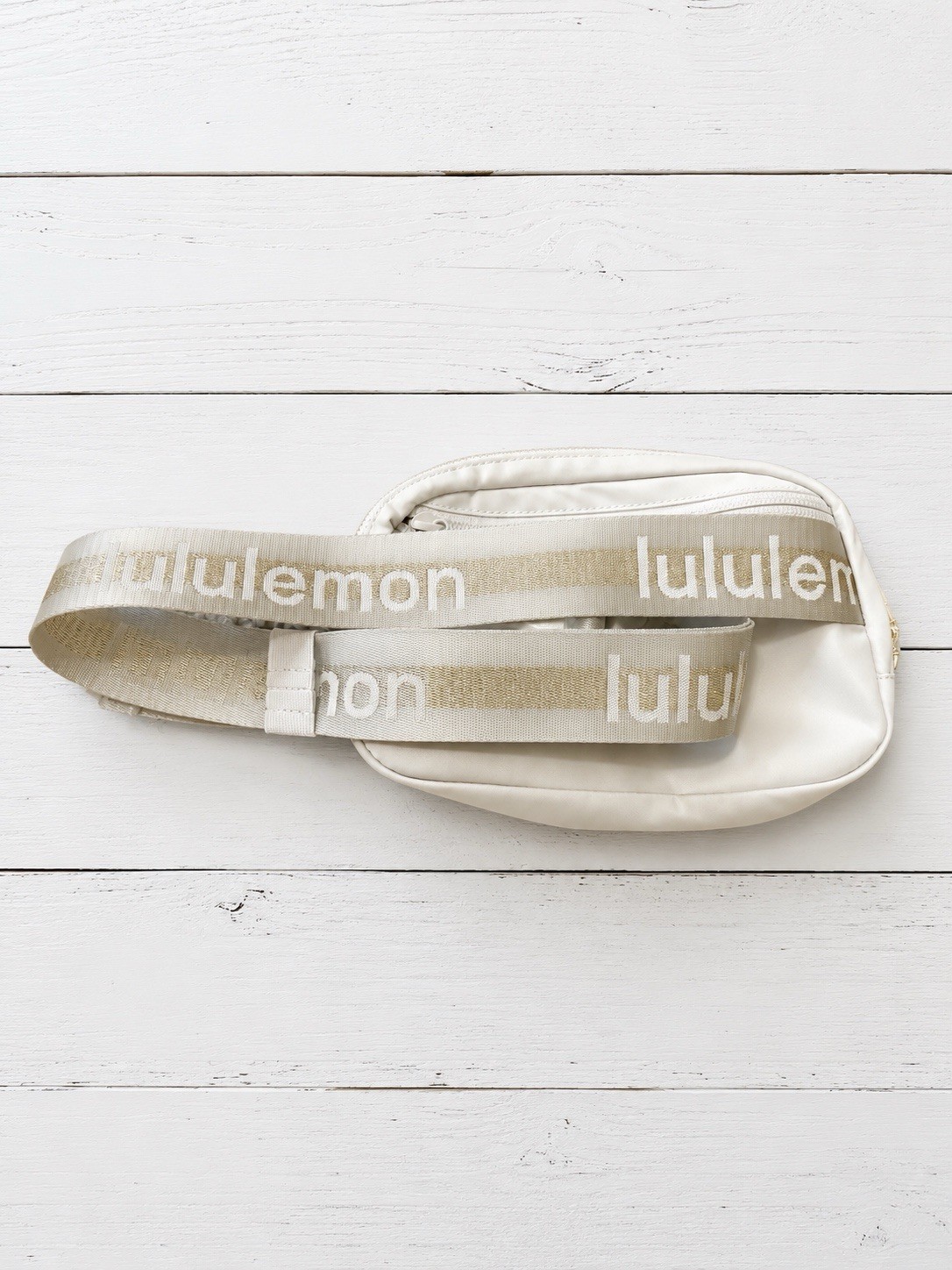 Lululemon Everywhere Wordmark Crossbody Belt Bag 1L – Gray/Gold Waist Pack