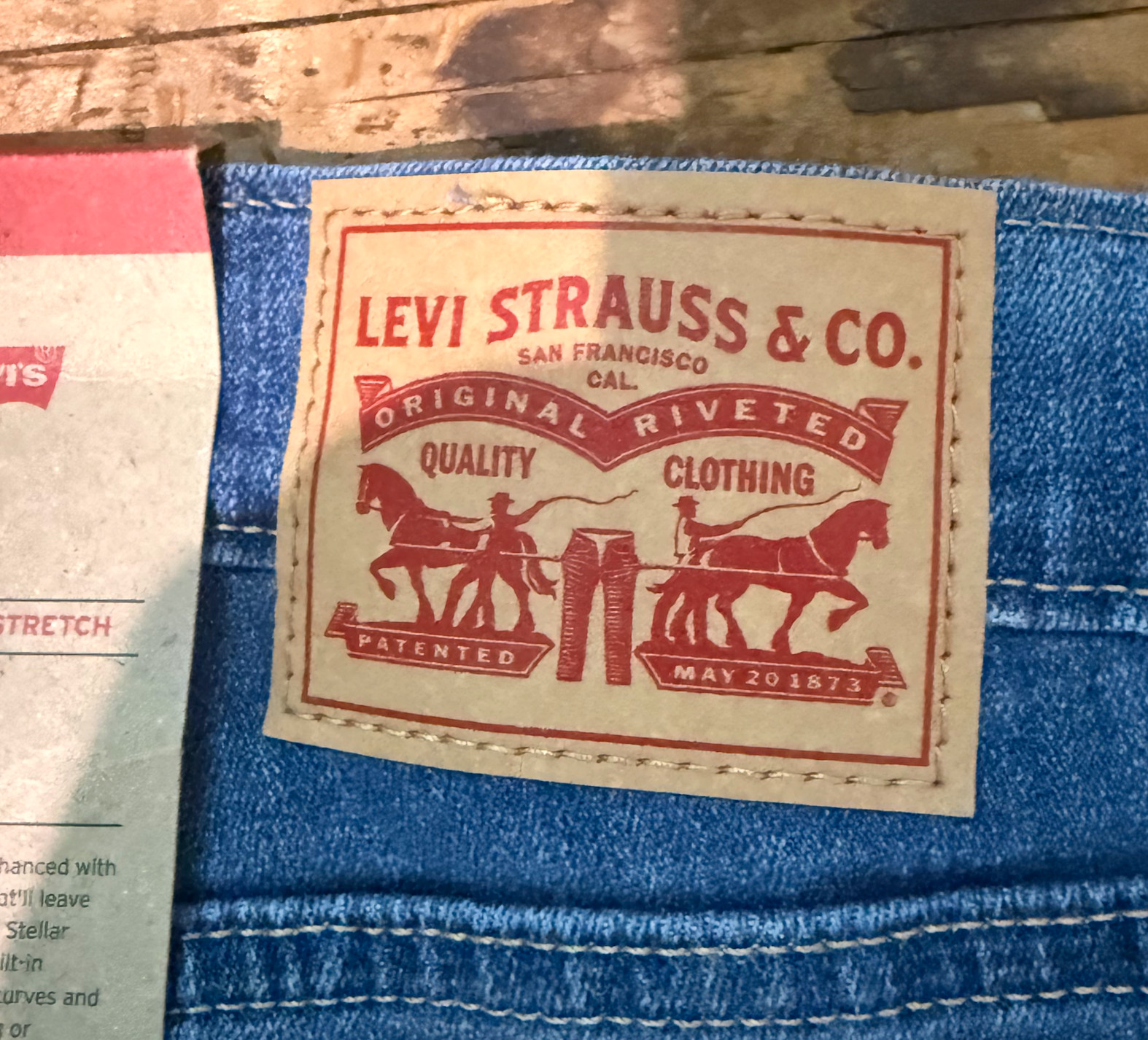 NEW Levis 726 High Rise Flare Jeans Medium Wash Denim Blue Women’s W26 L30 NWT