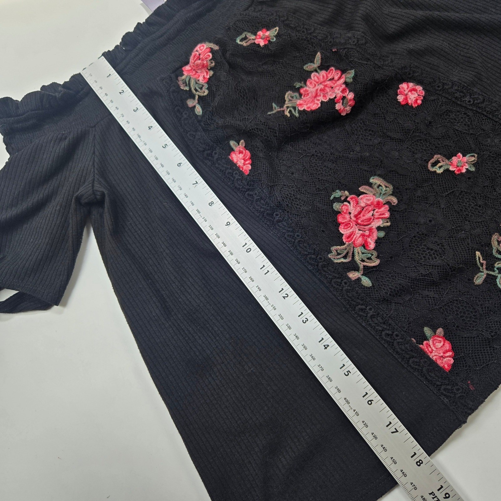 Alya Off The Shoulder Top Women Small Black Floral Embroidered Lace Ribbed Boho