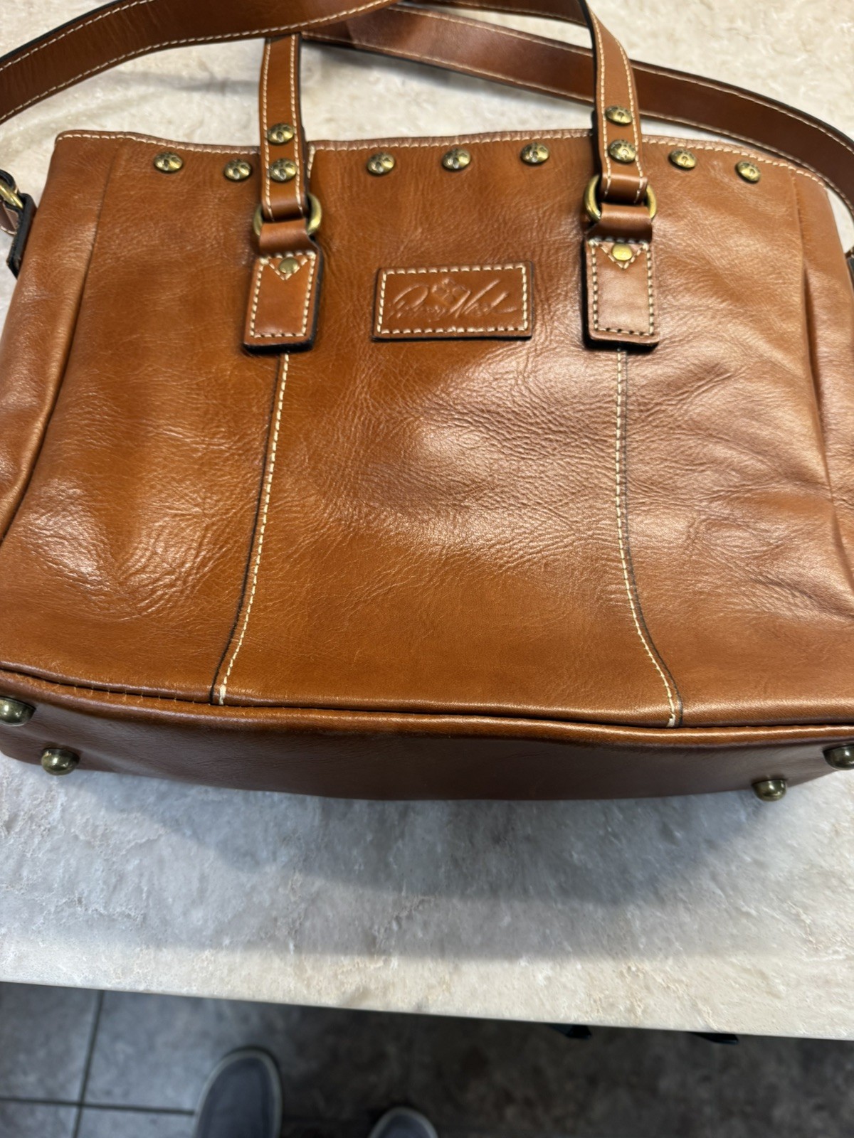 Patricia Nash Leather Tote Clean! Zip closure. Crossbody strap.