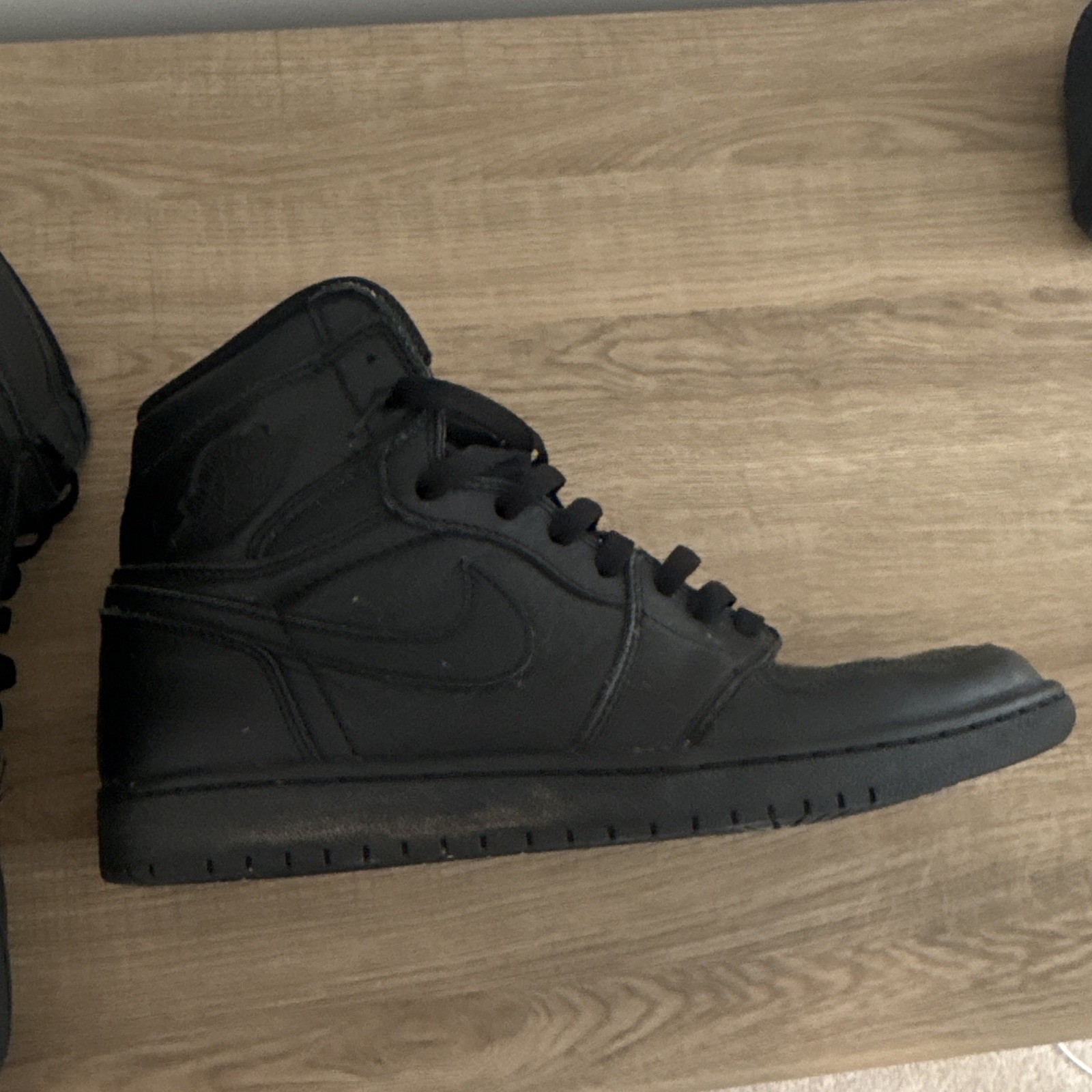 Jordan 1 high Black/Black Lace Up High Top Leather Sneakers 554724-021
