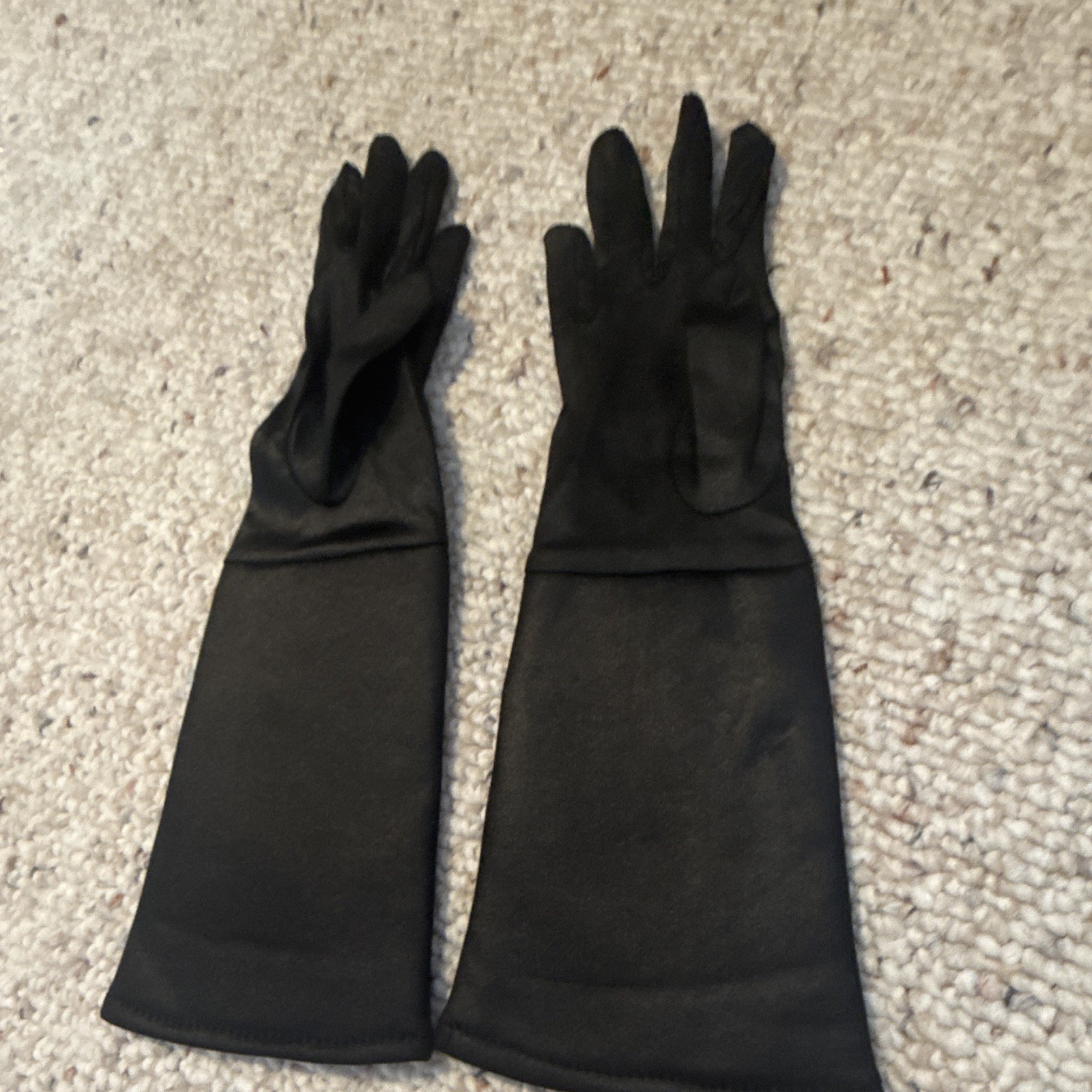 Incredibles 2 Violet Costume Size Small 4-6 Years Old. Includes Mask & Gloves