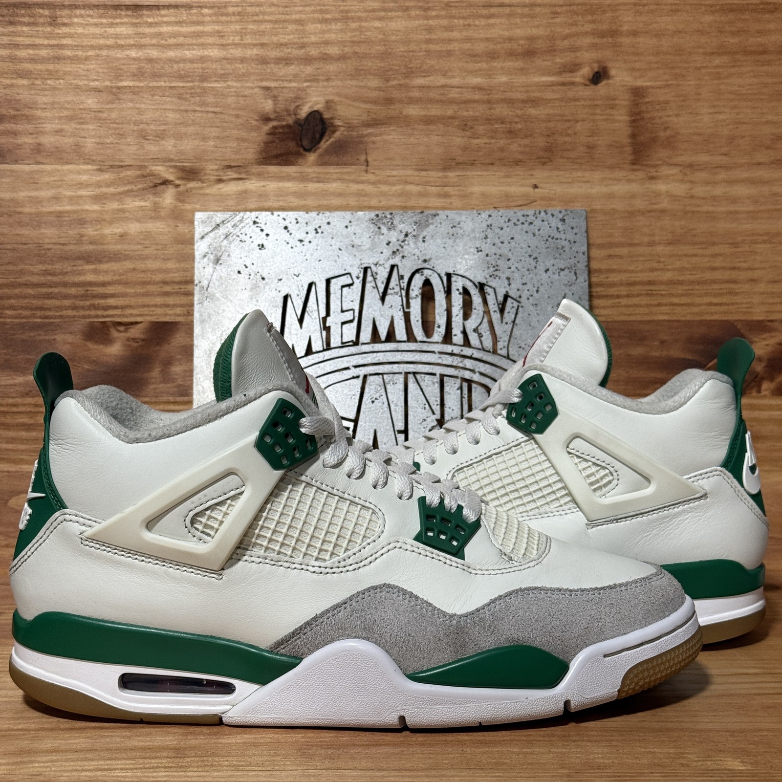 Size 11M/12.5W – Jordan 4 Retro SB Pine Green DR5415-103 Pre-Owned