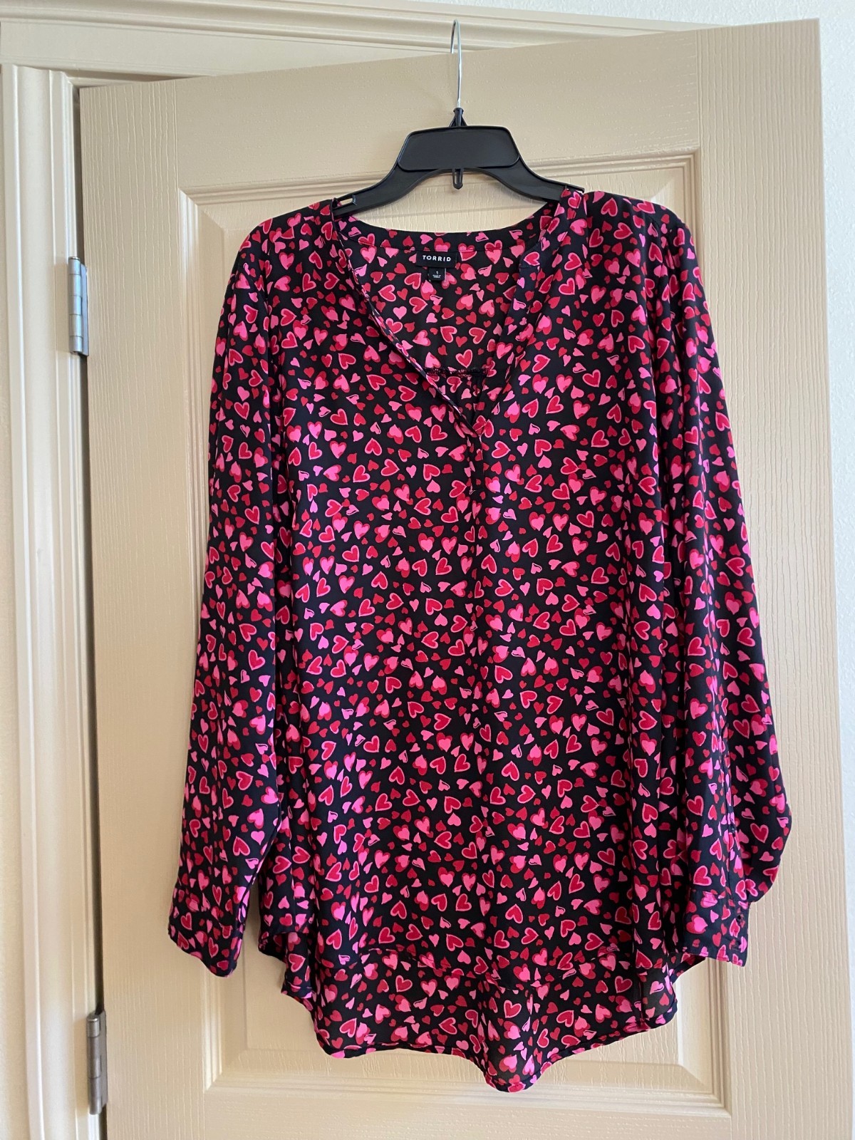 Torrid Top Blouse Womens 1x Heart Pink Black Georgette Business Casual Valentine